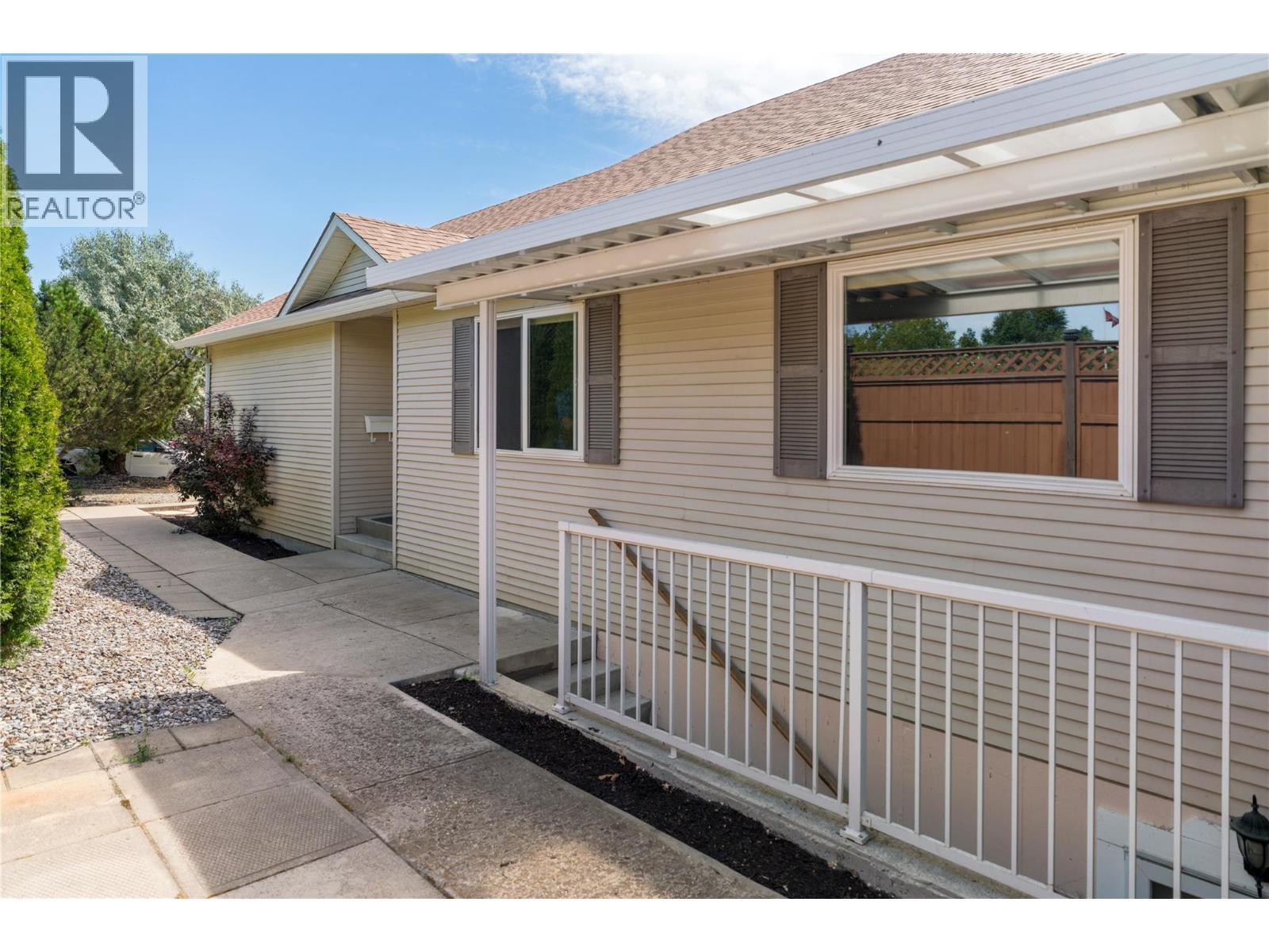 KELOWNA, British Columbia, V1V 1S9, CA, 4 Bedrooms Bedrooms, ,3 BathroomsBathrooms,Residential,For Sale,1895438