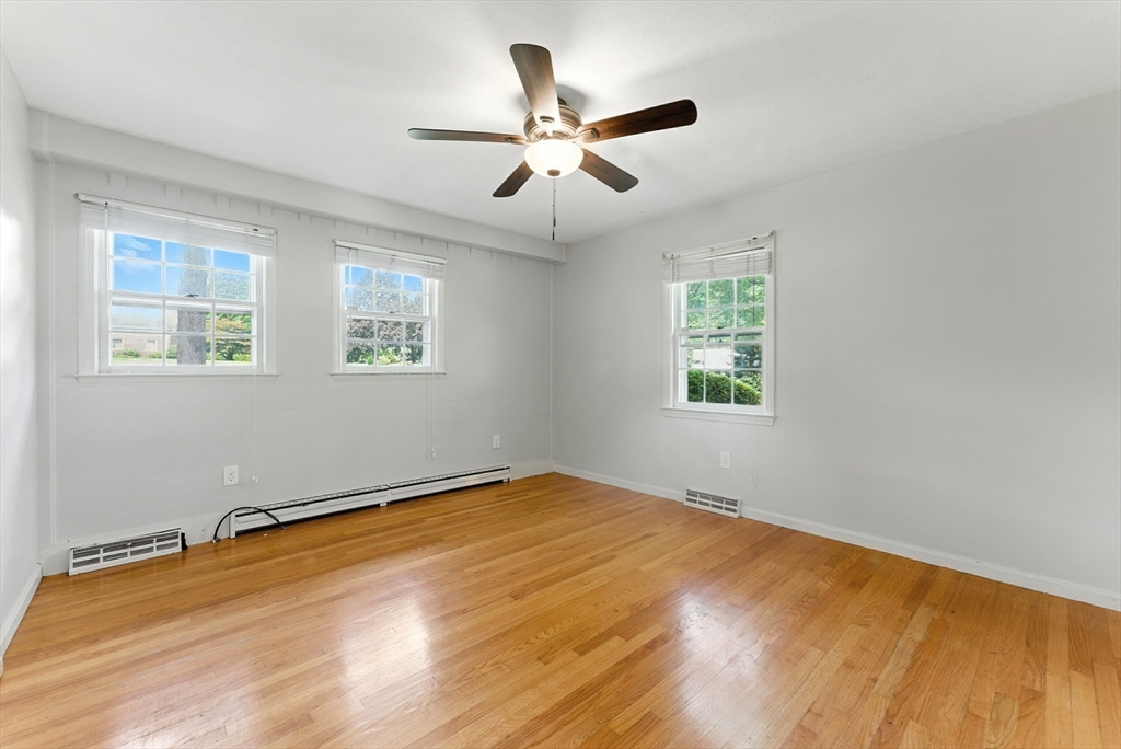 Longmeadow, Massachusetts, 01106, United States, 3 Bedrooms Bedrooms, ,3 BathroomsBathrooms,Residential,For Sale,1933397