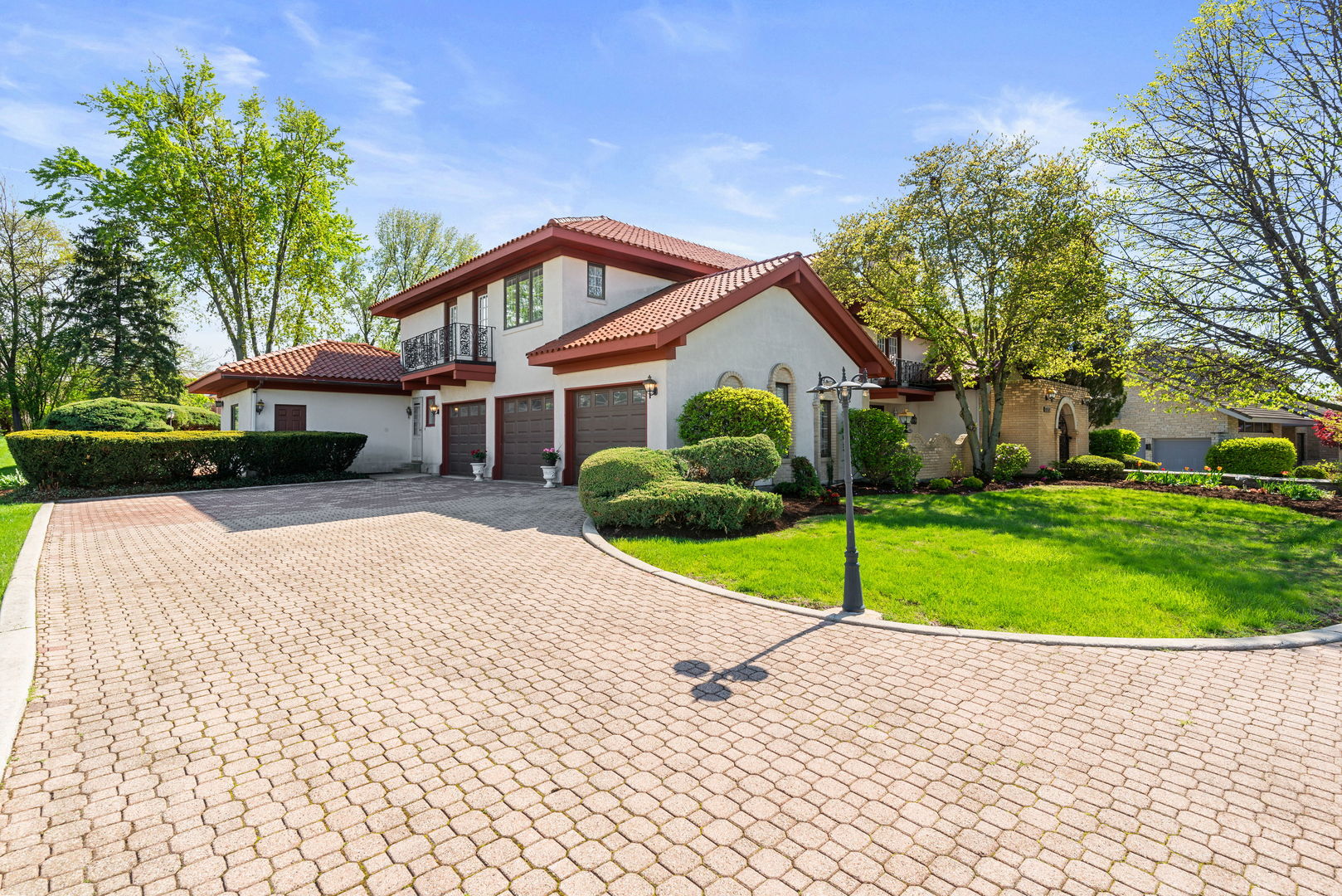 Oak Brook, Illinois, 60523, United States, 5 Bedrooms Bedrooms, ,6 BathroomsBathrooms,Residential,For Sale,1796873