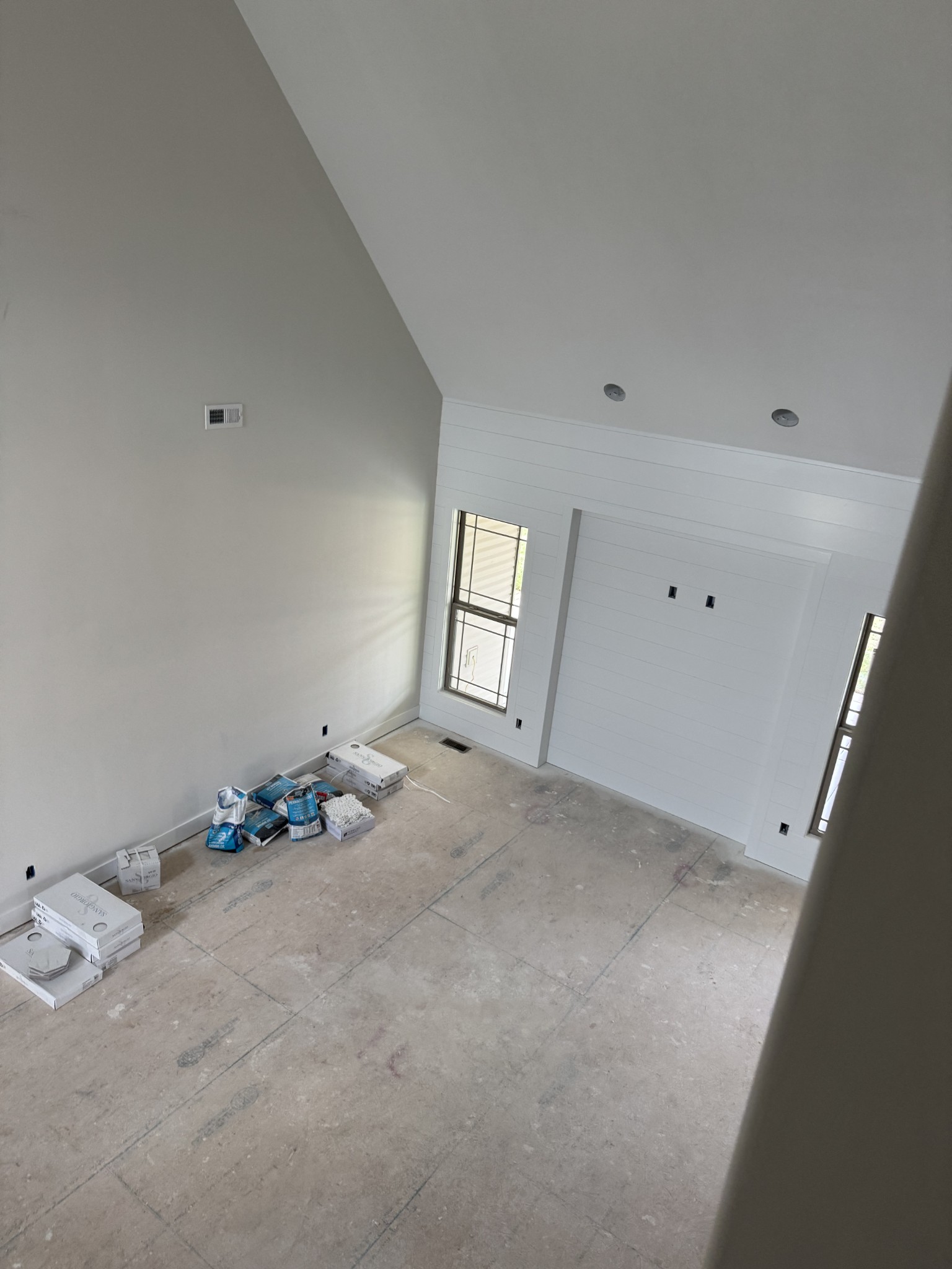 Clarksville, Tennessee, 37042, United States, 3 Bedrooms Bedrooms, ,4 BathroomsBathrooms,Residential,For Sale,2006024