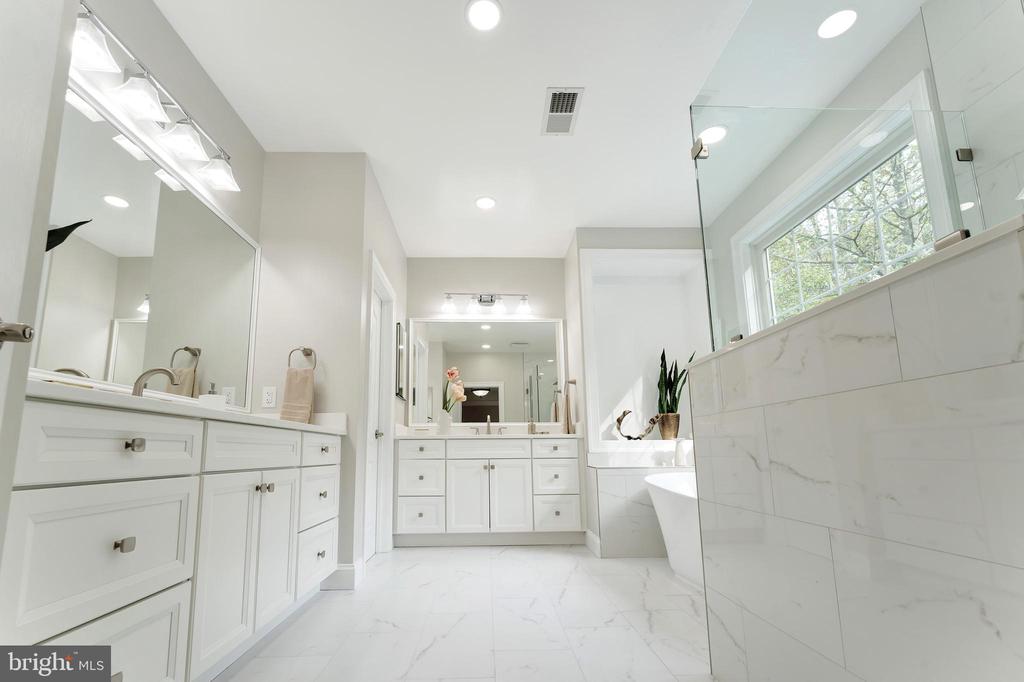 Fairfax, Virginia, 22033, United States, 6 Bedrooms Bedrooms, ,6 BathroomsBathrooms,Residential,For Sale,1973786