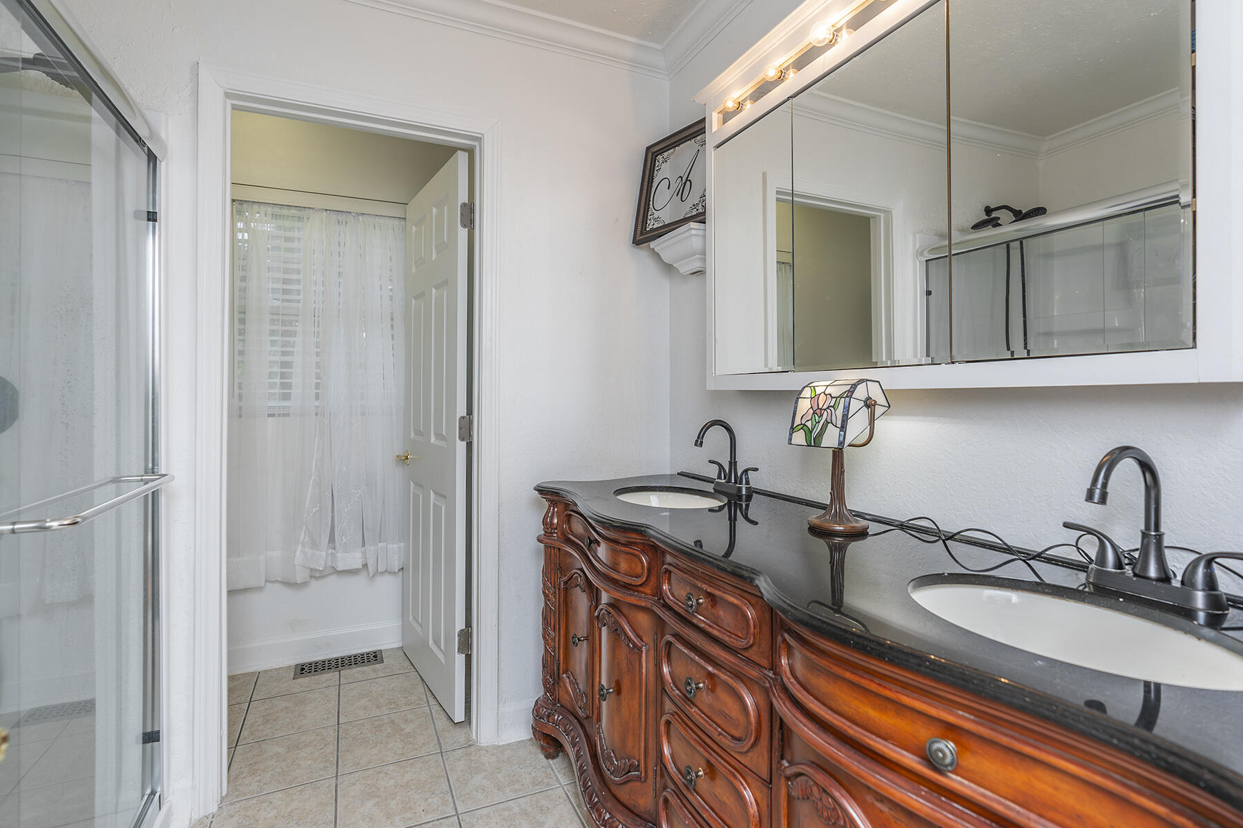 Jeffersonville, Kentucky, 40337, United States, 5 Bedrooms Bedrooms, ,4 BathroomsBathrooms,Residential,For Sale,1989610