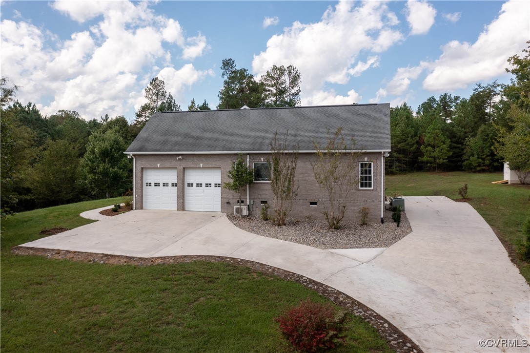 Farmville, Virginia, 23901, United States, 4 Bedrooms Bedrooms, ,5 BathroomsBathrooms,Residential,For Sale,1916348