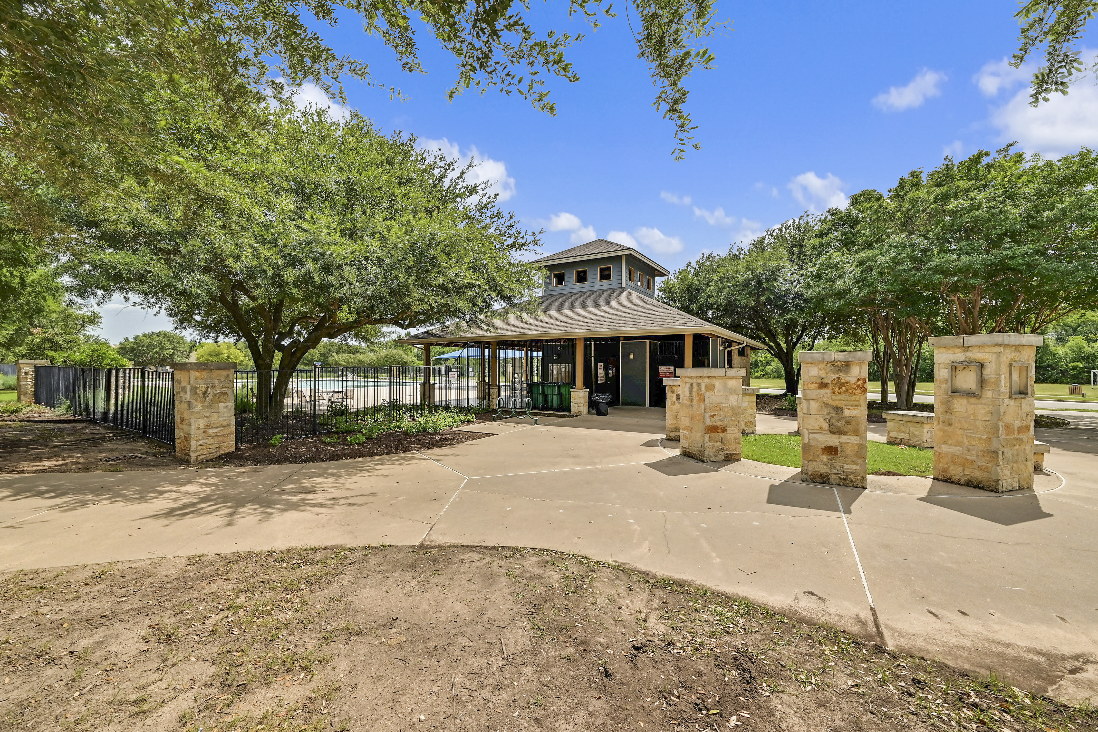  Rare 3-Car Garage + Corner Lot in Highland Park - 物件實景