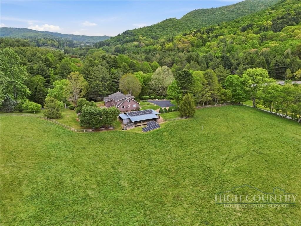 Spruce Pine, North Carolina, 28777, United States, 4 Bedrooms Bedrooms, ,2 BathroomsBathrooms,Residential,For Sale,2045160