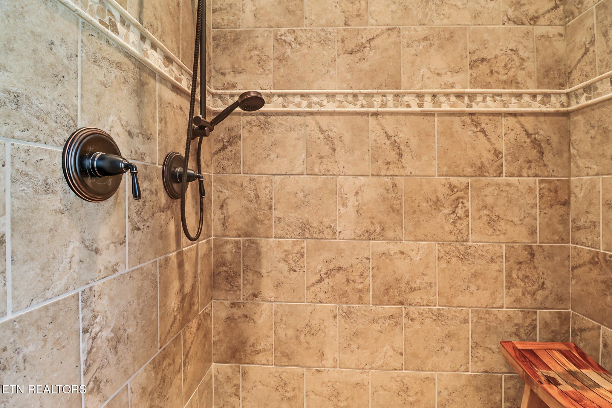 Crossville, Tennessee, 38555, United States, 3 Bedrooms Bedrooms, ,4 BathroomsBathrooms,Residential,For Sale,1977944