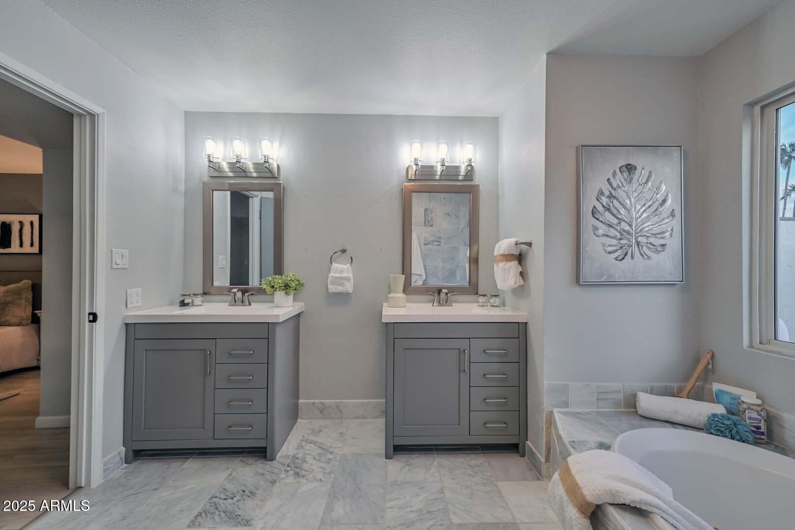 Scottsdale, Arizona, 85250, United States, 3 Bedrooms Bedrooms, ,3 BathroomsBathrooms,Residential,For Sale,1987857