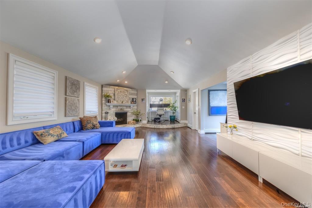 Oceanside, New York, 11572, United States, 3 Bedrooms Bedrooms, ,3 BathroomsBathrooms,Residential,For Sale,1995607