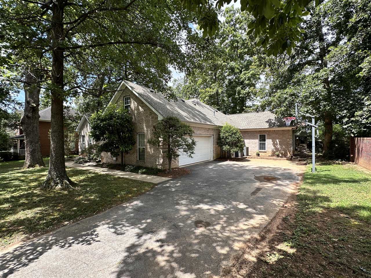 Bowling Green, Kentucky, 42104, United States, 5 Bedrooms Bedrooms, ,3 BathroomsBathrooms,Residential,For Sale,1907465
