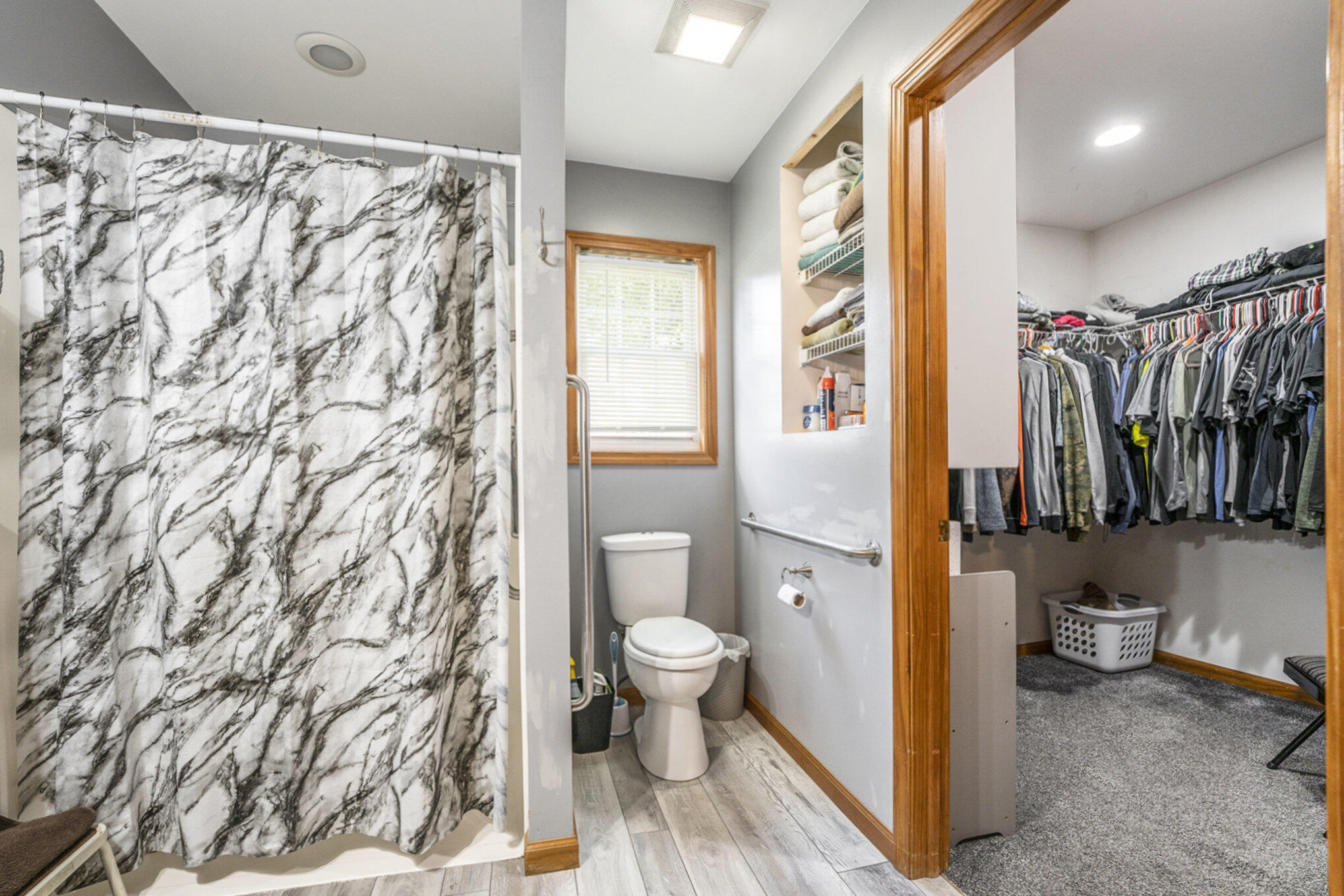 Chesterton, Indiana, 46304, United States, 5 Bedrooms Bedrooms, ,2 BathroomsBathrooms,Residential,For Sale,1973934