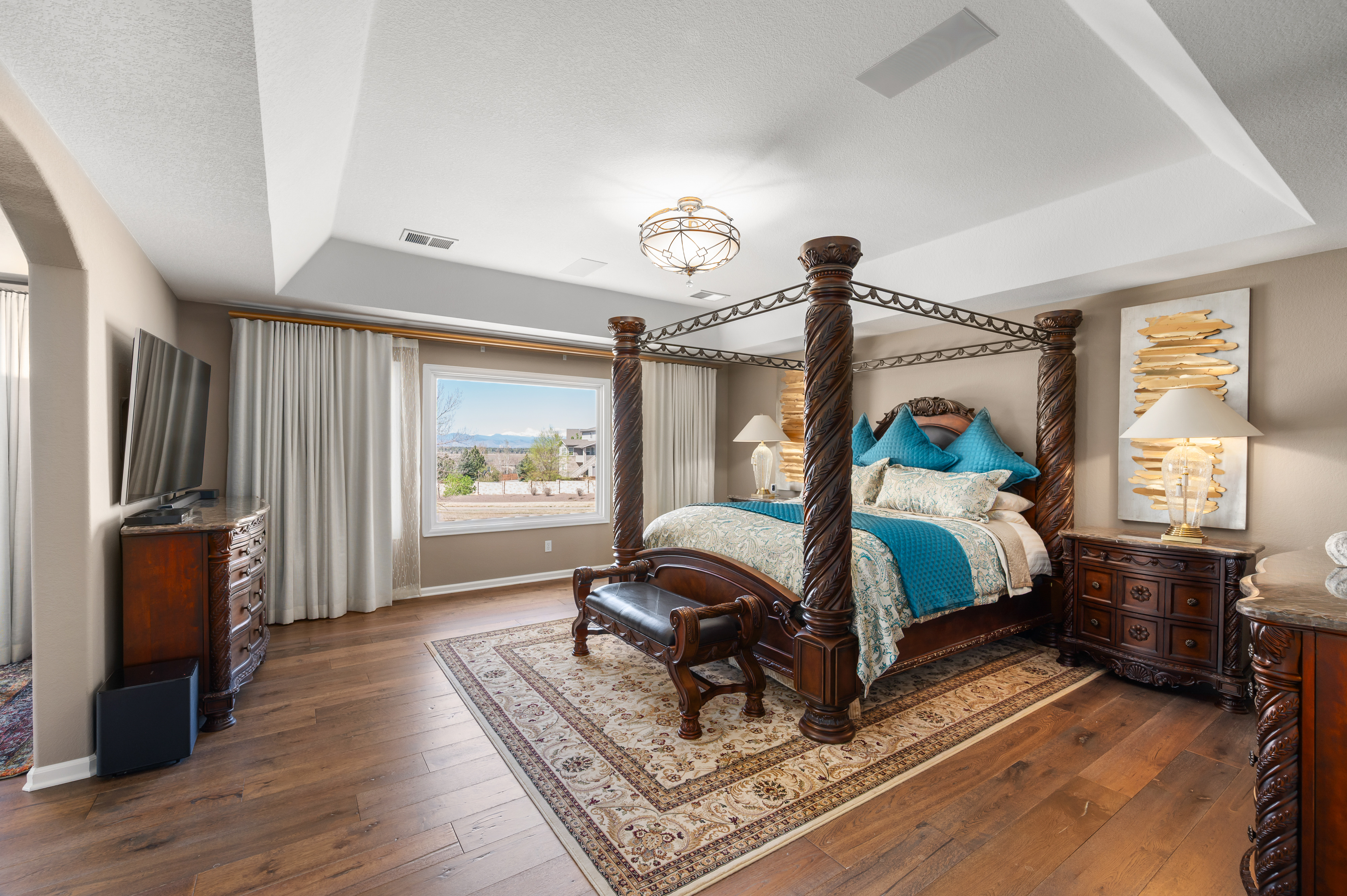  Luxury And Elegance Greet You At Every Turn In This Beautiful Home - 物件實景