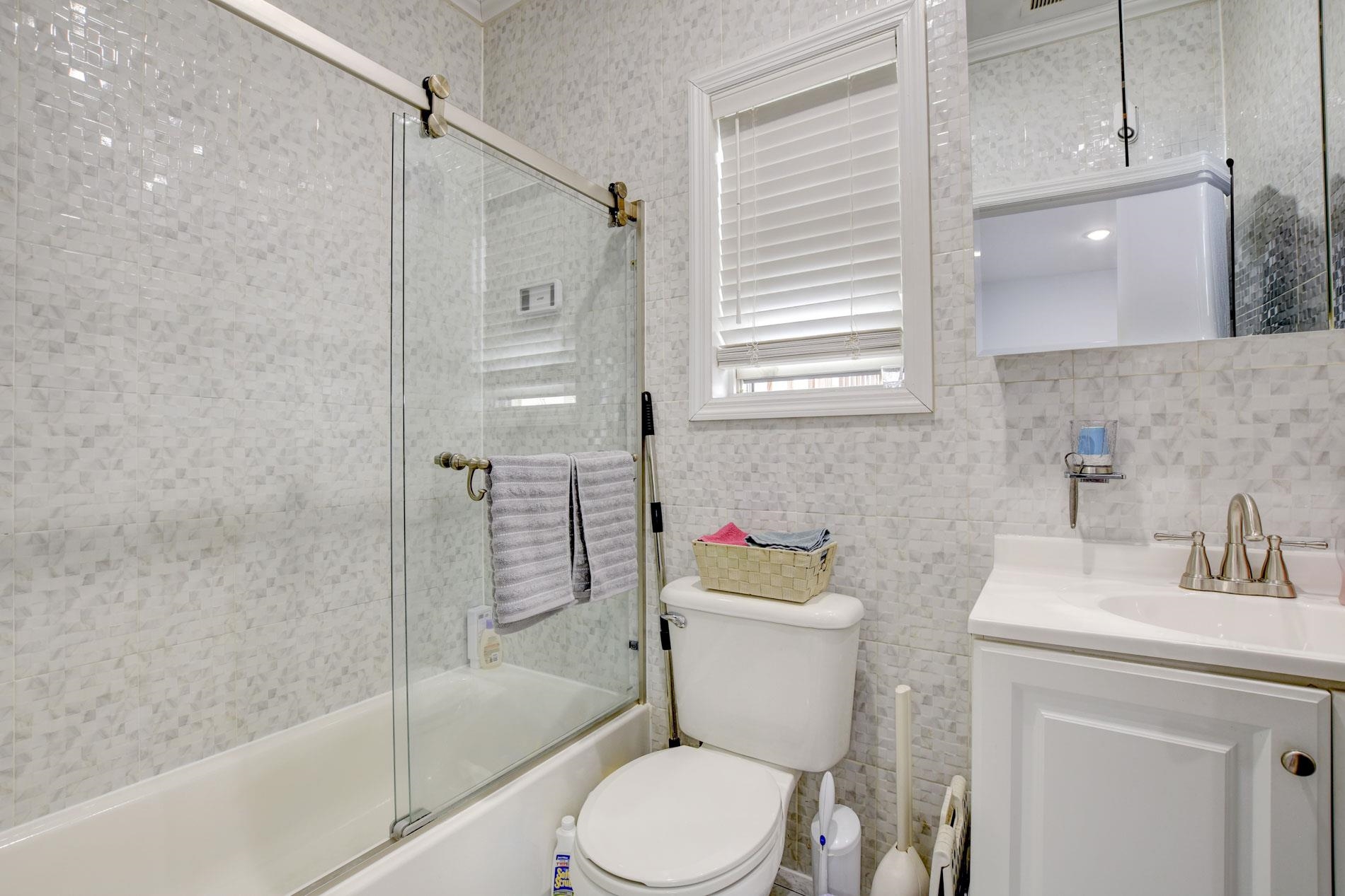 Bayonne, New Jersey, 07002, United States, 7 Bedrooms Bedrooms, ,5 BathroomsBathrooms,Residential,For Sale,1907714