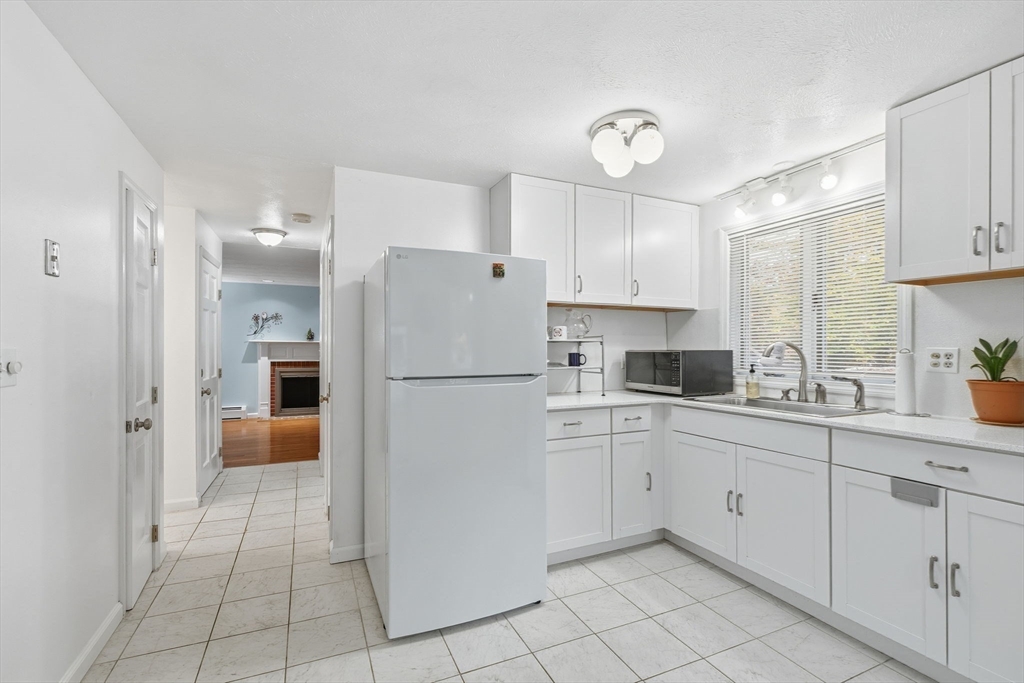 Lowell, Massachusetts, 01852, United States, 3 Bedrooms Bedrooms, ,3 BathroomsBathrooms,Residential,For Sale,2001570