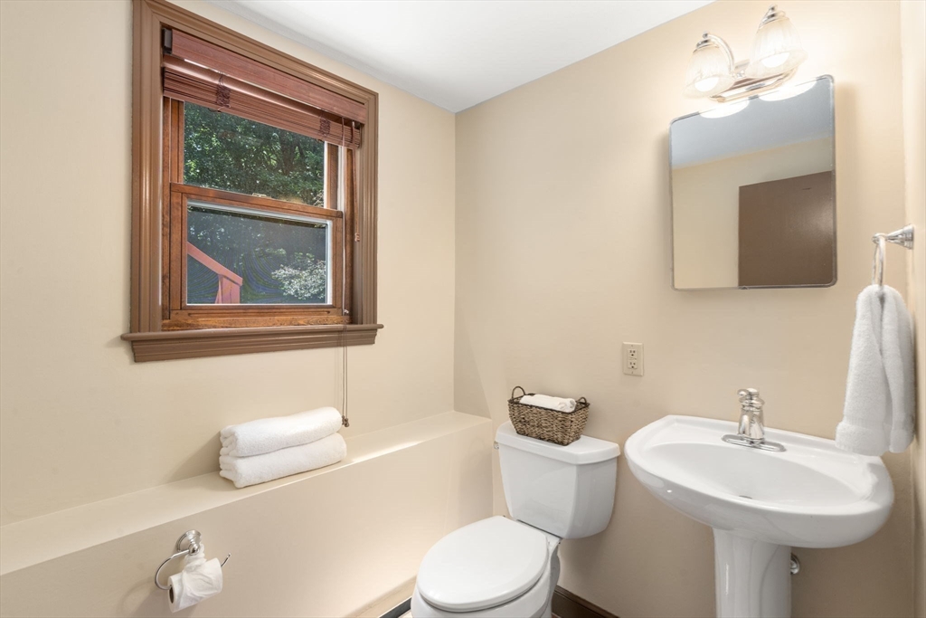 Norwood, Massachusetts, 02062, United States, 3 Bedrooms Bedrooms, ,2 BathroomsBathrooms,Residential,For Sale,1913621