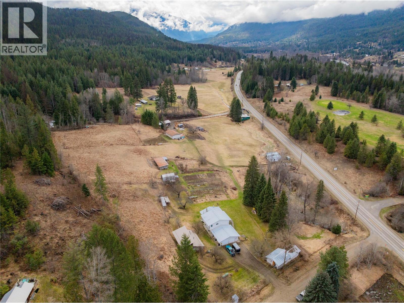 APPLEDALE, British Columbia, V0G 2J0, CA, 5 Bedrooms Bedrooms, ,2 BathroomsBathrooms,Residential,For Sale,1946998