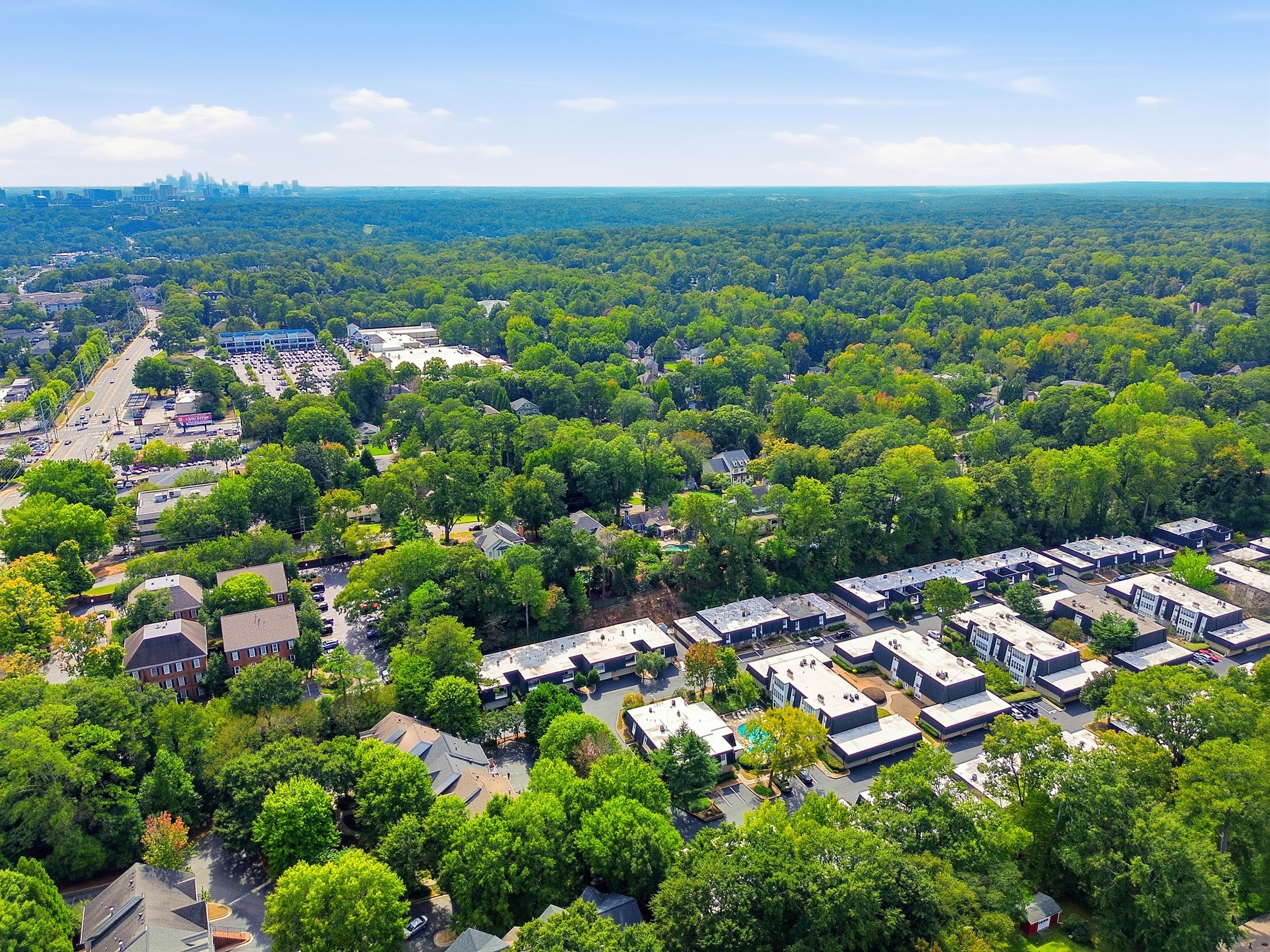  Tucked within The Cloisters in Sandy Springs - 物件實景