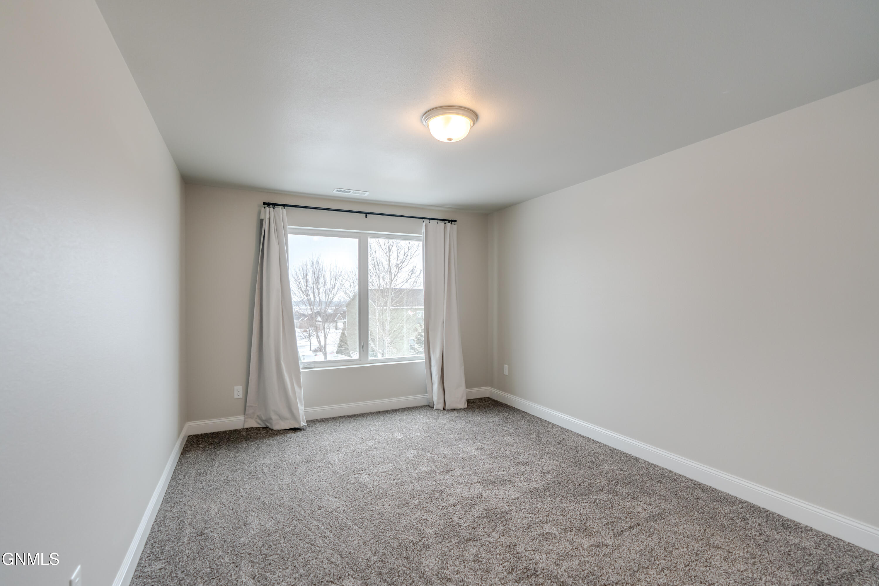 Bismarck, North Dakota, 58503, United States, 4 Bedrooms Bedrooms, ,3 BathroomsBathrooms,Residential,For Sale,2035327