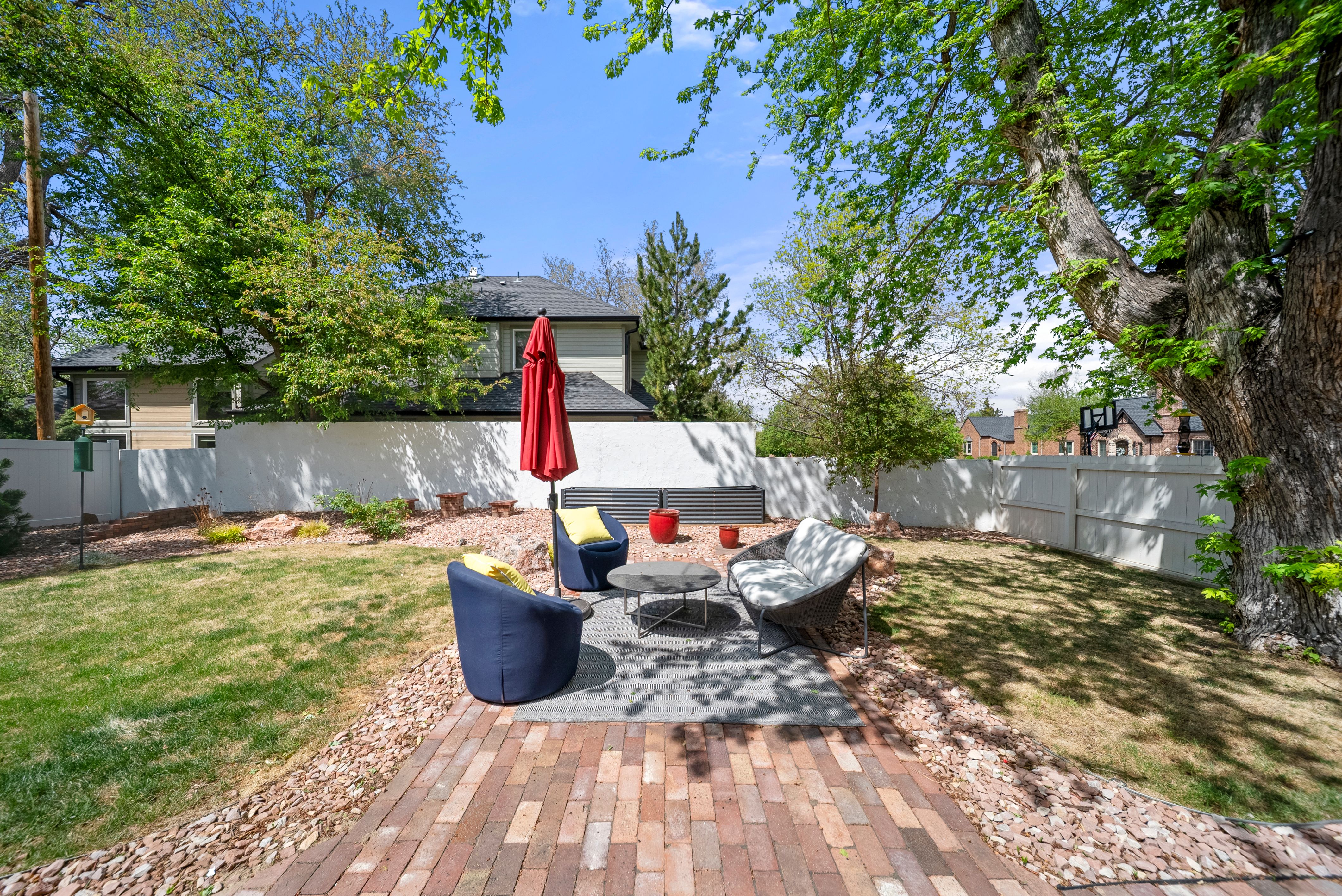 This Home Blends Historic Character with Modern Functionality - 物件實景
