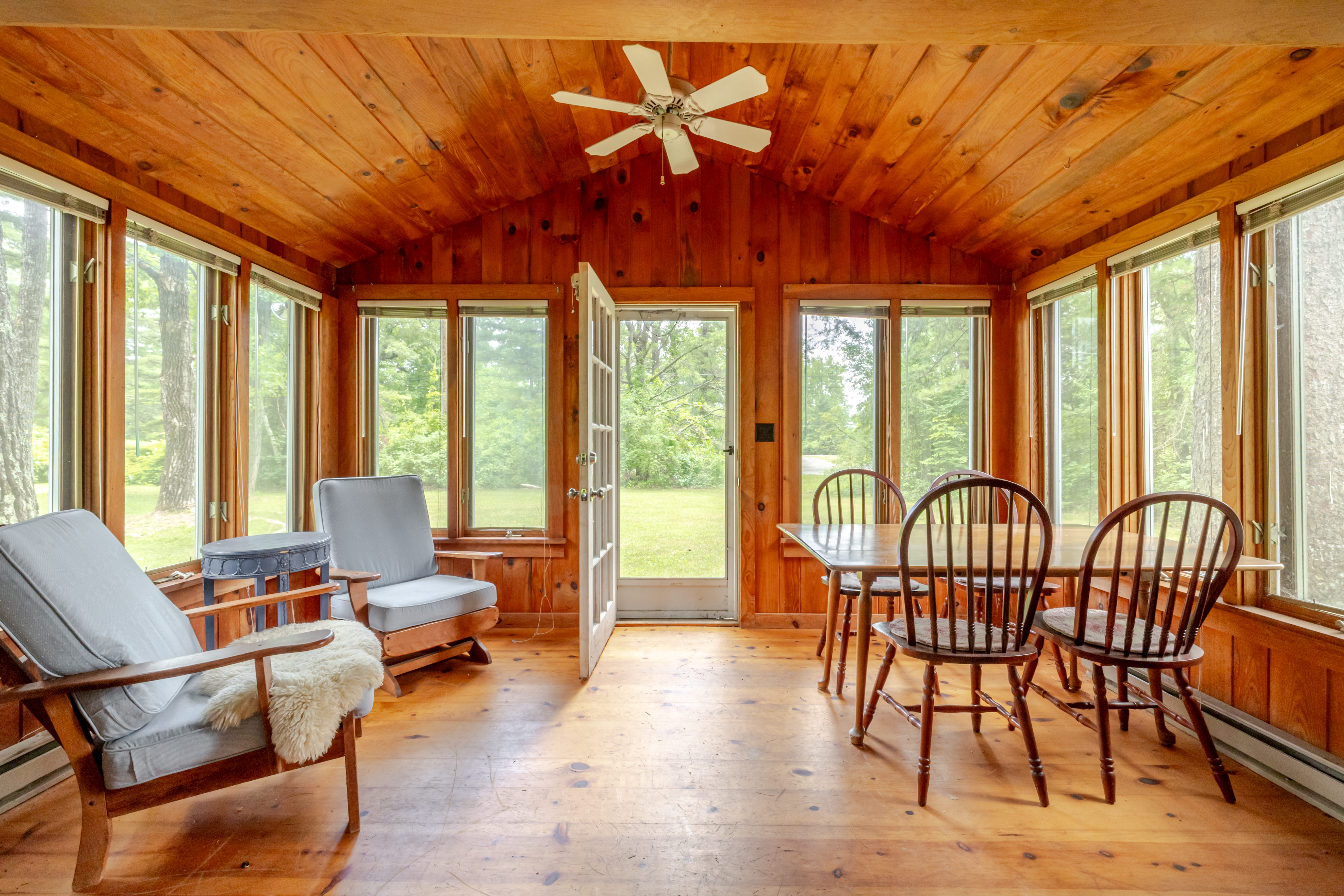  Berkshire Lakeside Living: 2-Acres and a Cottage by the Lake - 物件實景
