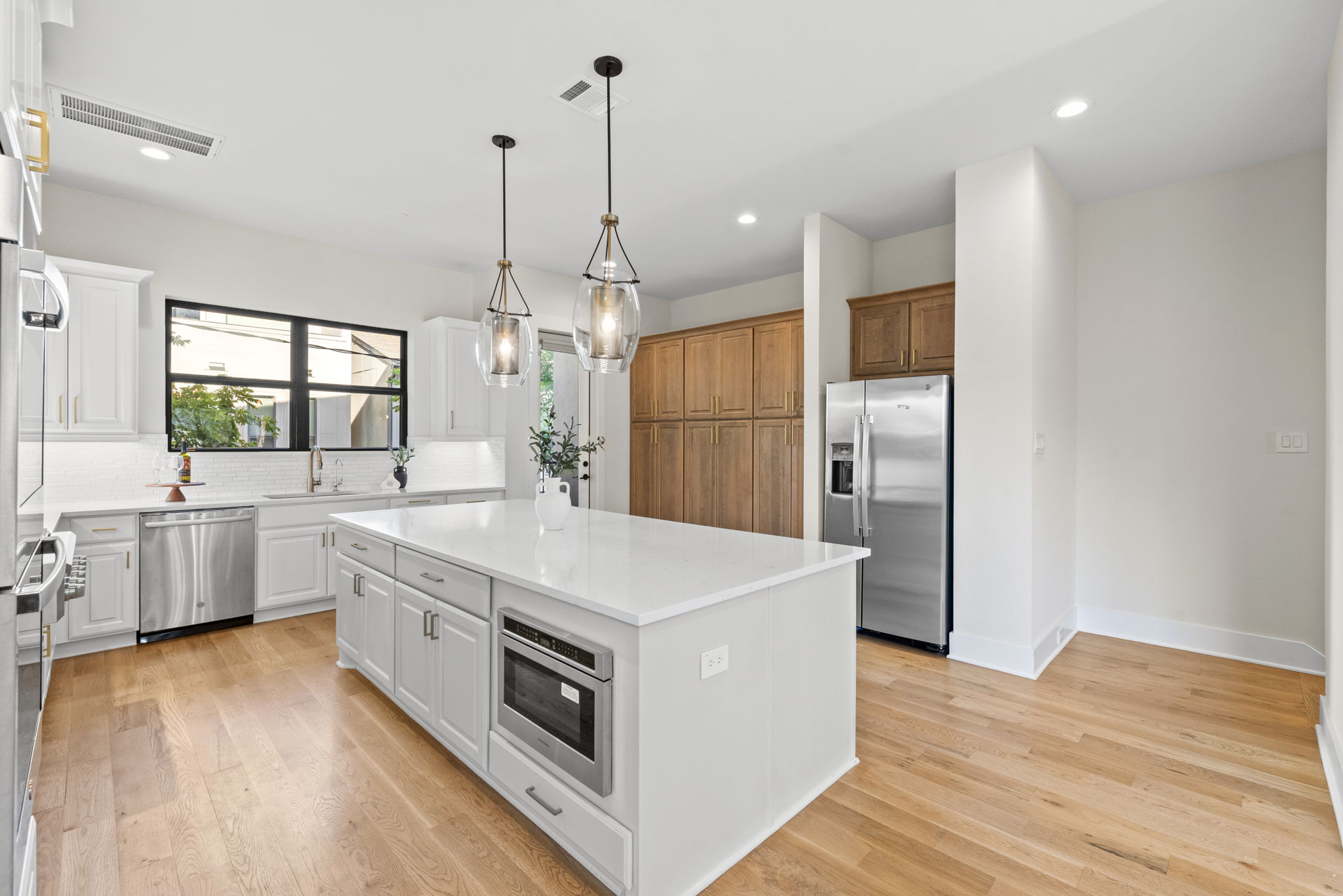 Houston, Texas, 77098, United States, 3 Bedrooms Bedrooms, ,4 BathroomsBathrooms,Residential,For Sale,1975759