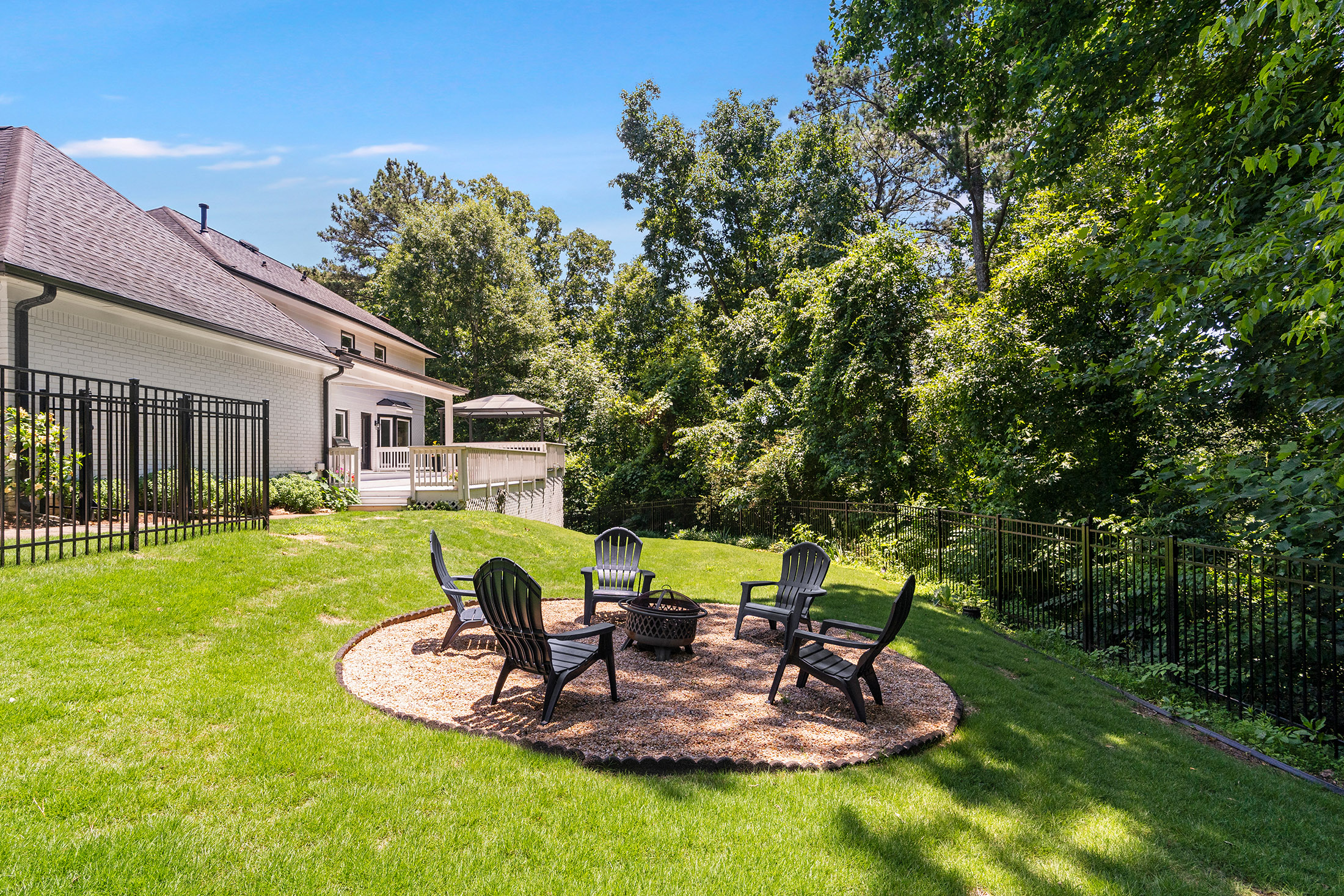  Charming Brick Home on Peaceful Cul-de-sac in the Heart of Historic Vinings - 物件實景