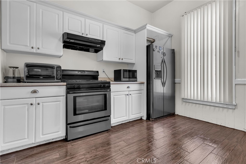 Pomona, California, 91767, United States, 2 Bedrooms Bedrooms, ,2 BathroomsBathrooms,Residential,For Sale,1927758