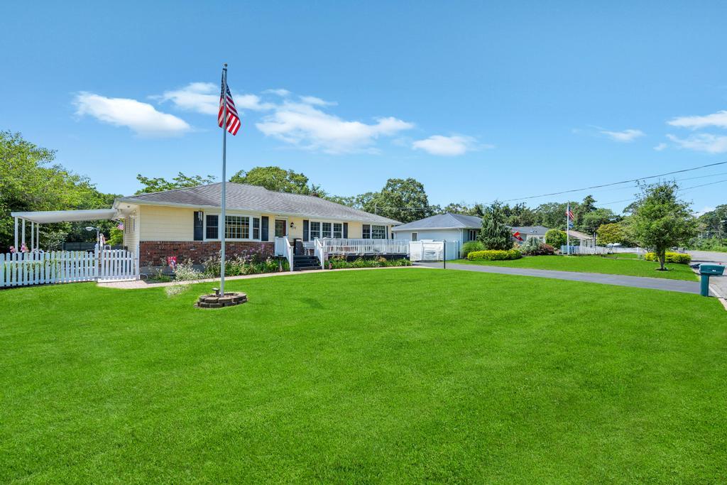 Islip Terrace, New York, 11752, United States, 3 Bedrooms Bedrooms, ,3 BathroomsBathrooms,Residential,For Sale,1898888