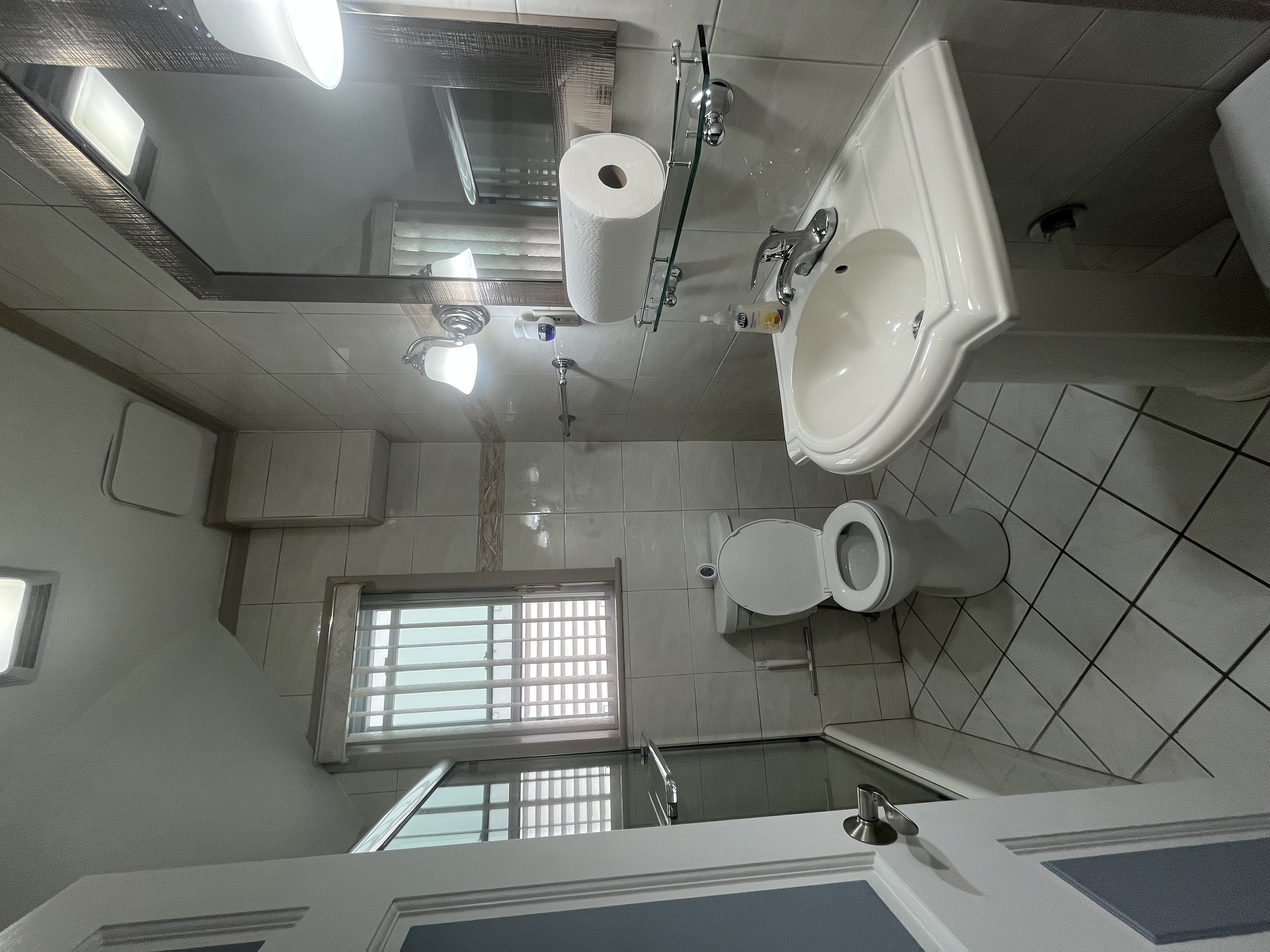 Bronx, New York, 10475, United States, 3 Bedrooms Bedrooms, ,2 BathroomsBathrooms,Residential,For Sale,1974345