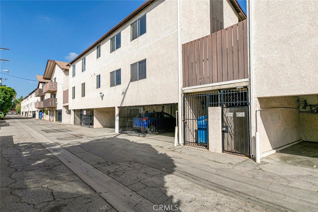 Van Nuys, California, 91411, United States, 2 Bedrooms Bedrooms, ,2 BathroomsBathrooms,Residential,For Sale,1954543