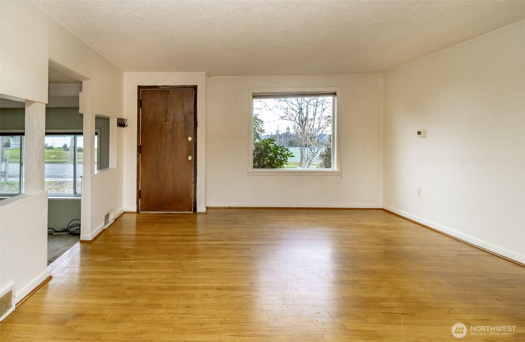 TUKWILA, Washington, 98168, United States, 2 Bedrooms Bedrooms, ,1 BathroomBathrooms,Residential,For Sale,2003003