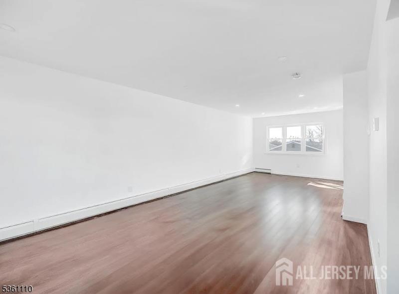 Jersey City, New Jersey, 07305, United States, ,Residential,For Sale,1918469