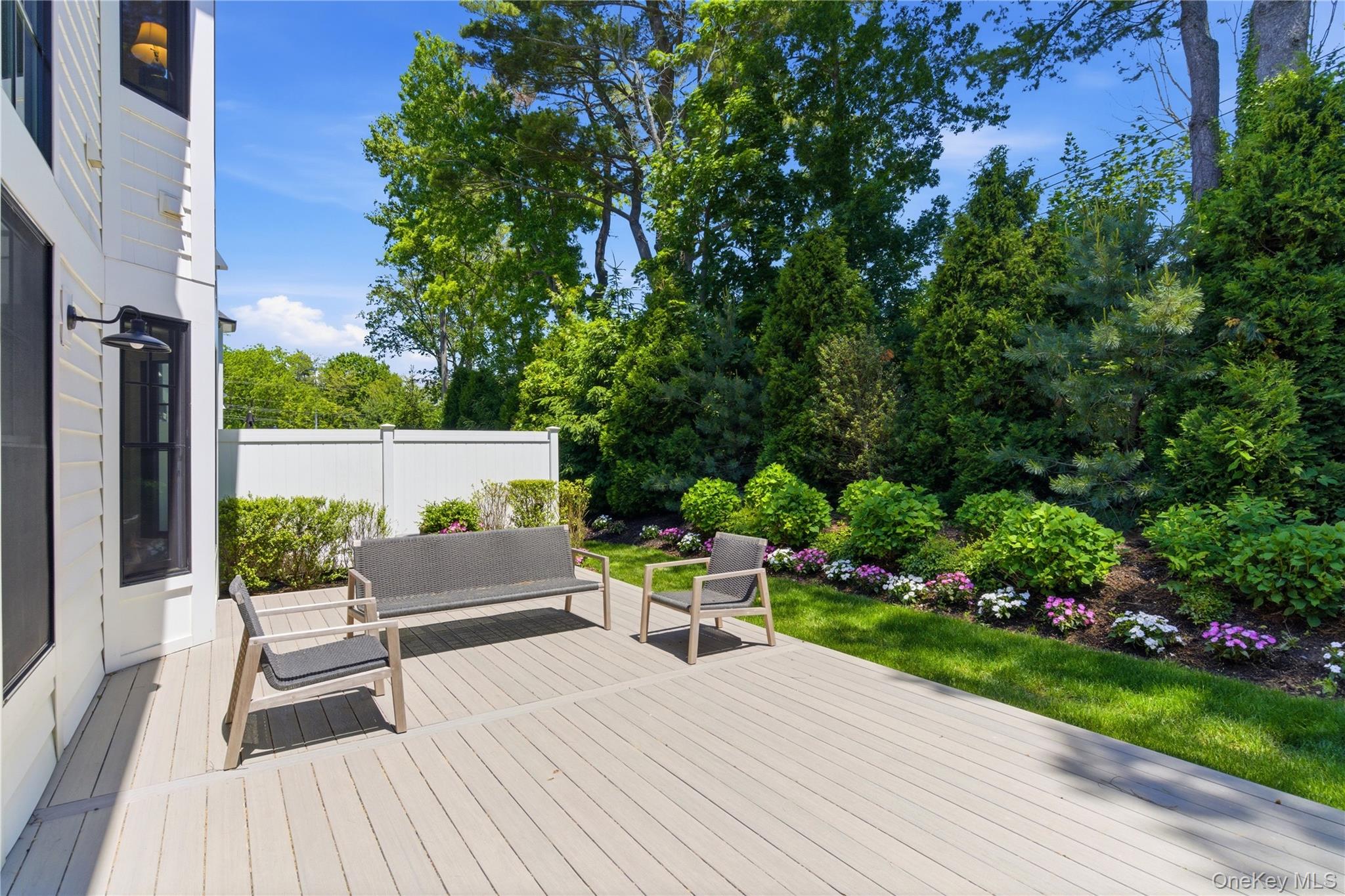  102 Three Ponds Lane E, Woodbury, NY, 11797 - 物件實景