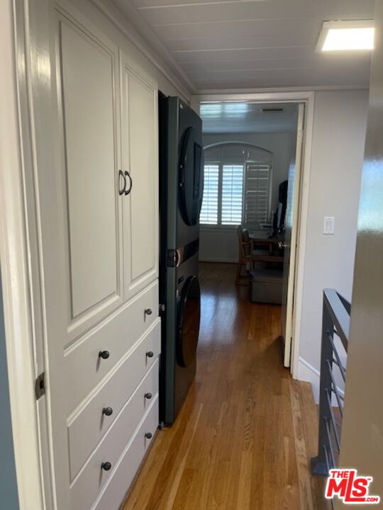 Los Angeles, California, 90004, United States, 2 Bedrooms Bedrooms, ,3 BathroomsBathrooms,Residential,For Sale,1940175