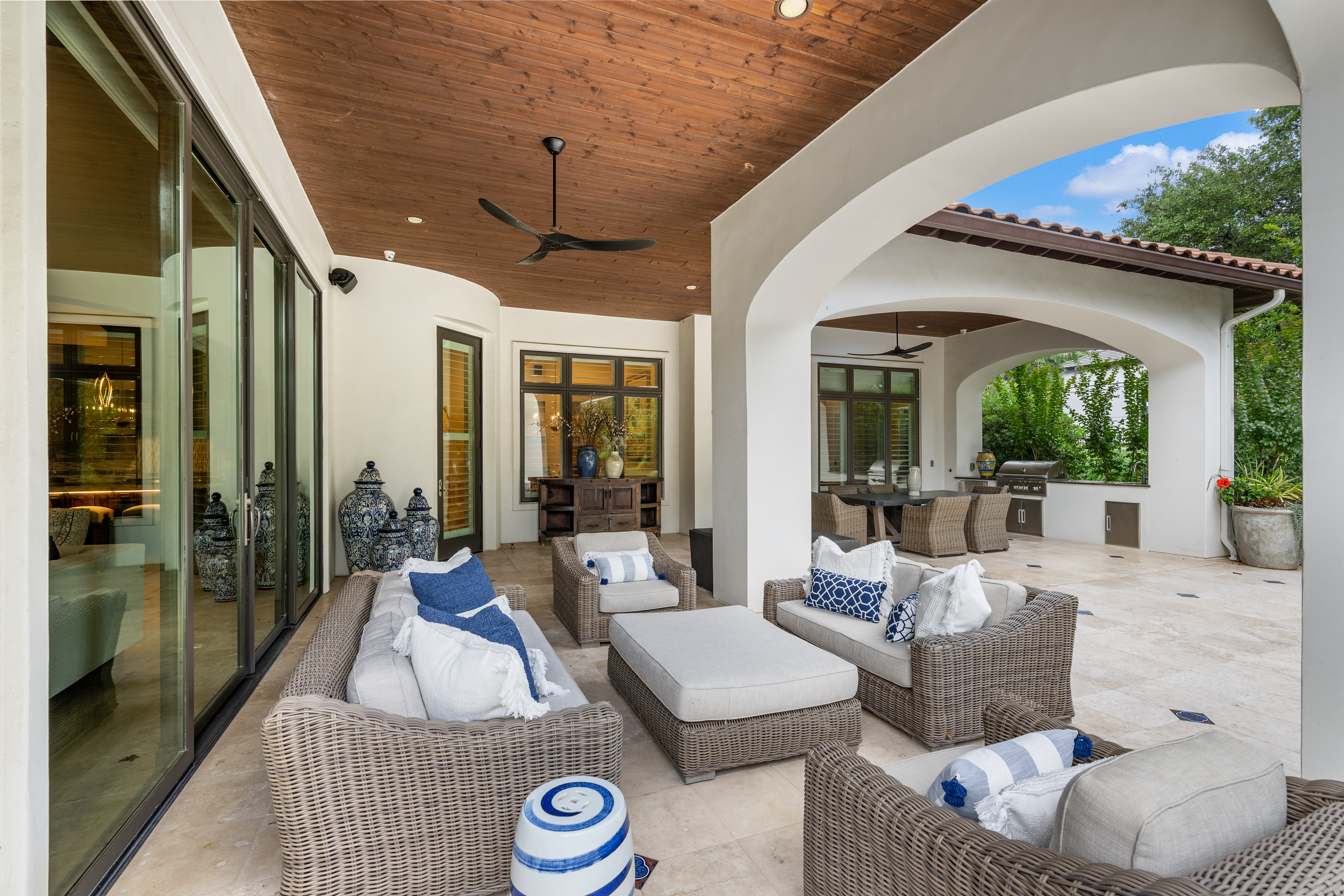 Defined By Timeless Santa Barbara Architecture And Exceptional Craftsmanship - 物件實景