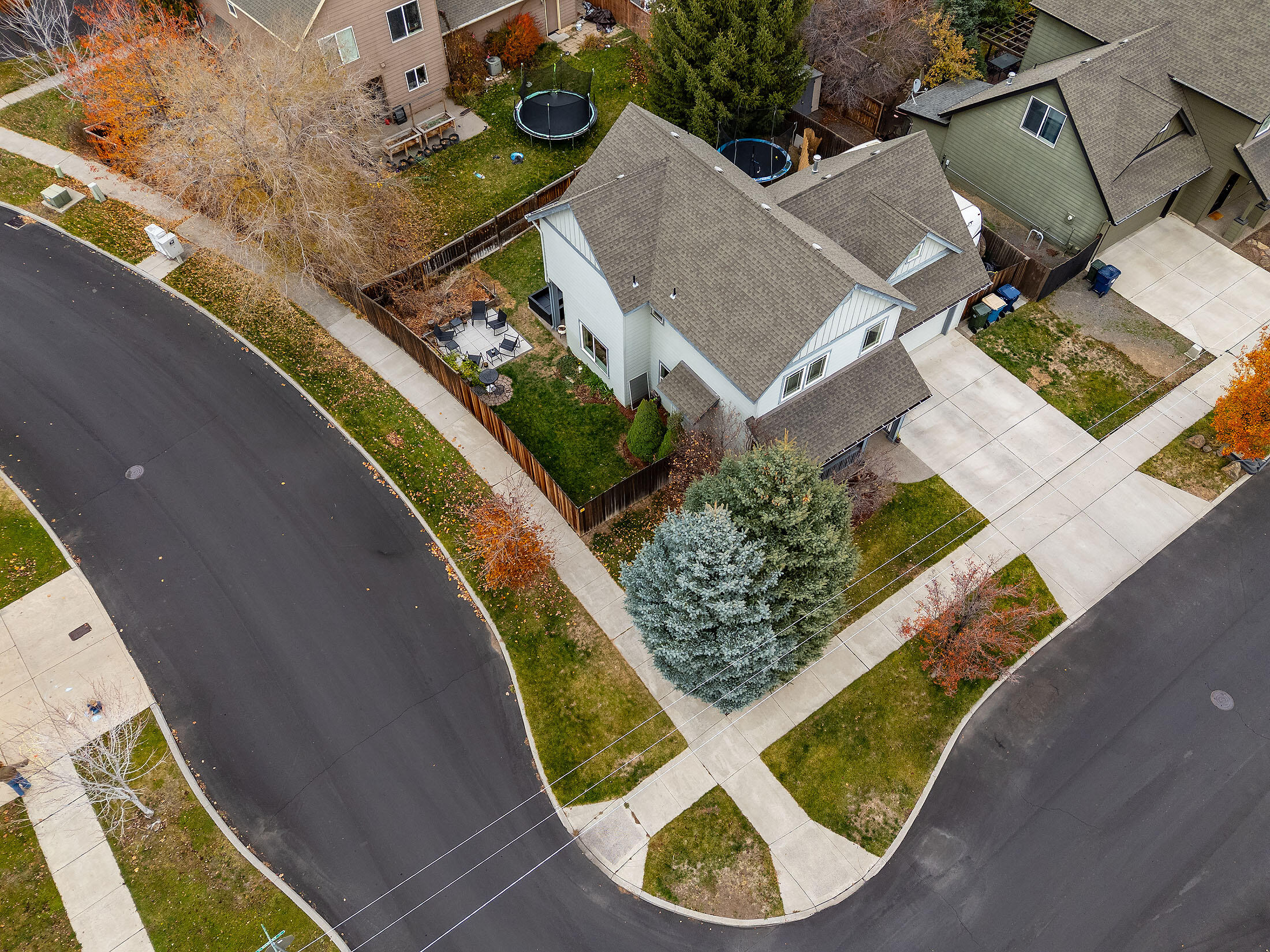 Bend, Oregon, 97701, United States, 3 Bedrooms Bedrooms, ,3 BathroomsBathrooms,Residential,For Sale,1991752