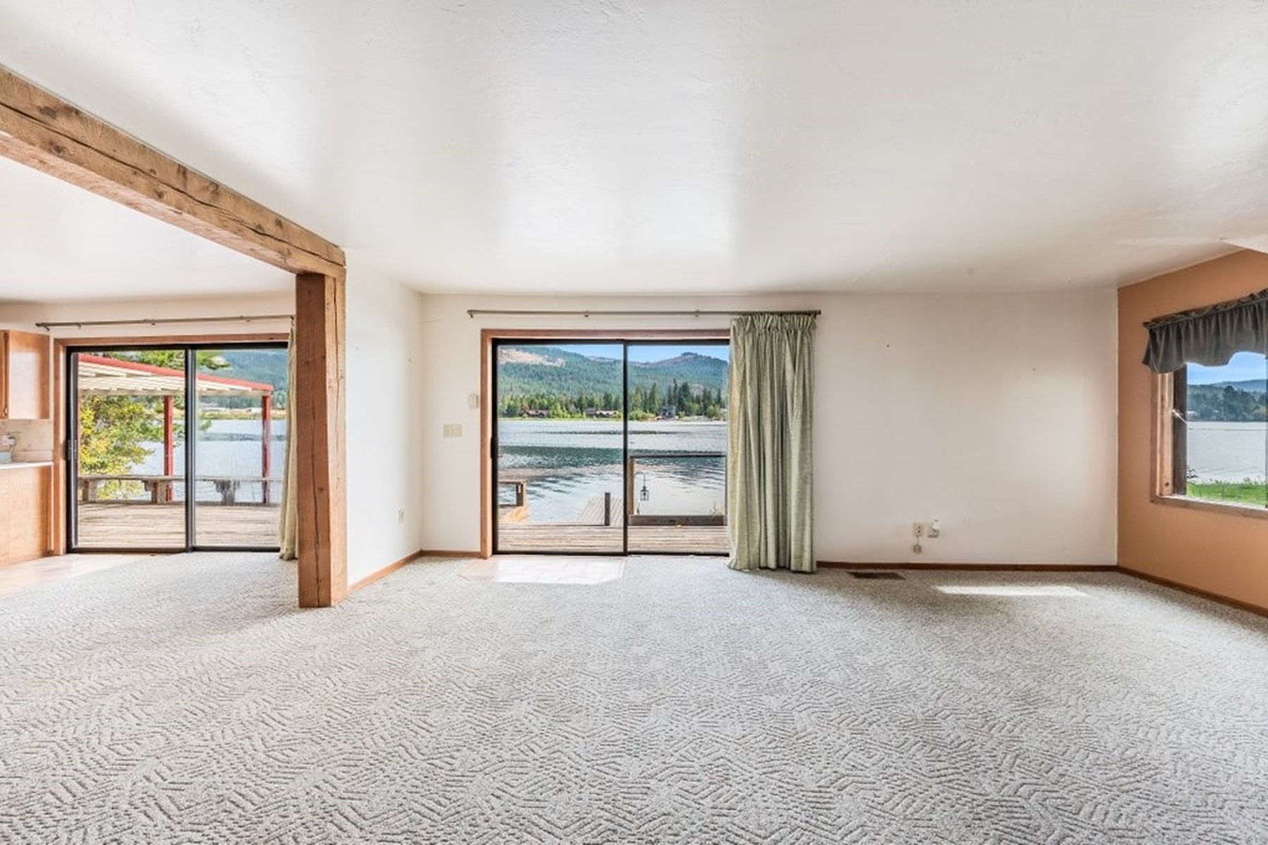  Waterfront Living, Incredible Potential - 物件實景