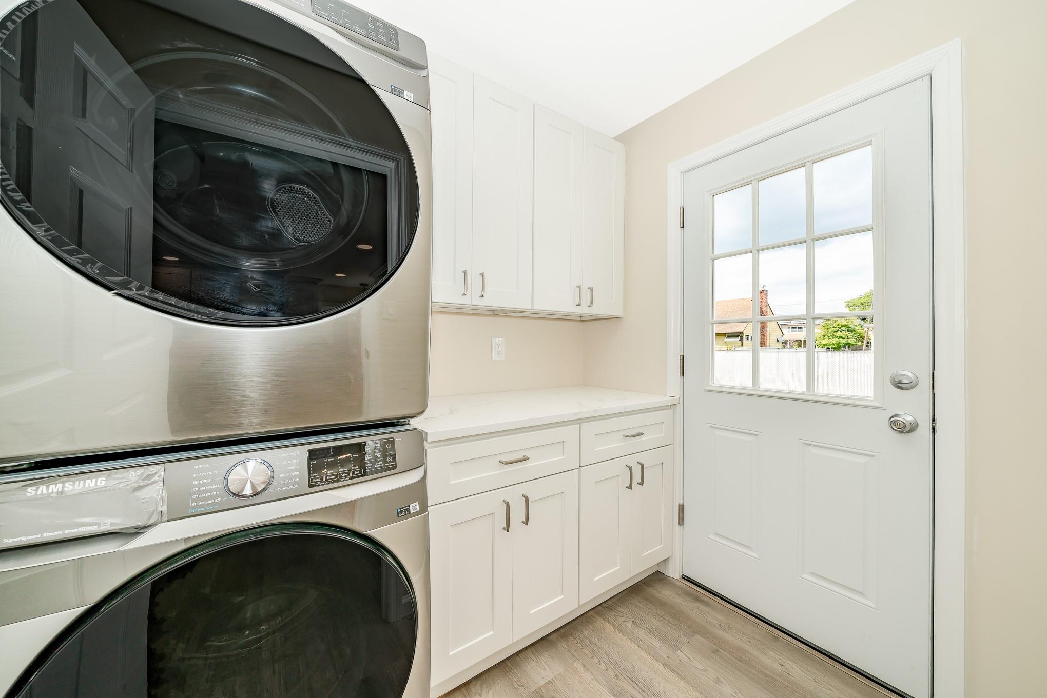 Lindenhurst, New York, 11757, United States, 4 Bedrooms Bedrooms, ,2 BathroomsBathrooms,Residential,For Sale,1899755