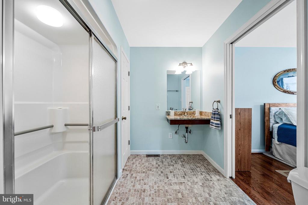 Burke, Virginia, 22015, United States, 3 Bedrooms Bedrooms, ,3 BathroomsBathrooms,Residential,For Sale,2049258