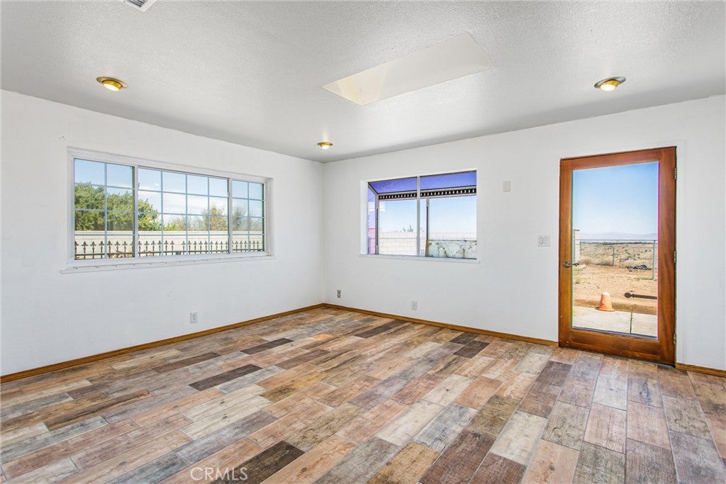 Oak Hills, California, 92344, United States, 3 Bedrooms Bedrooms, ,4 BathroomsBathrooms,Residential,For Sale,1977382