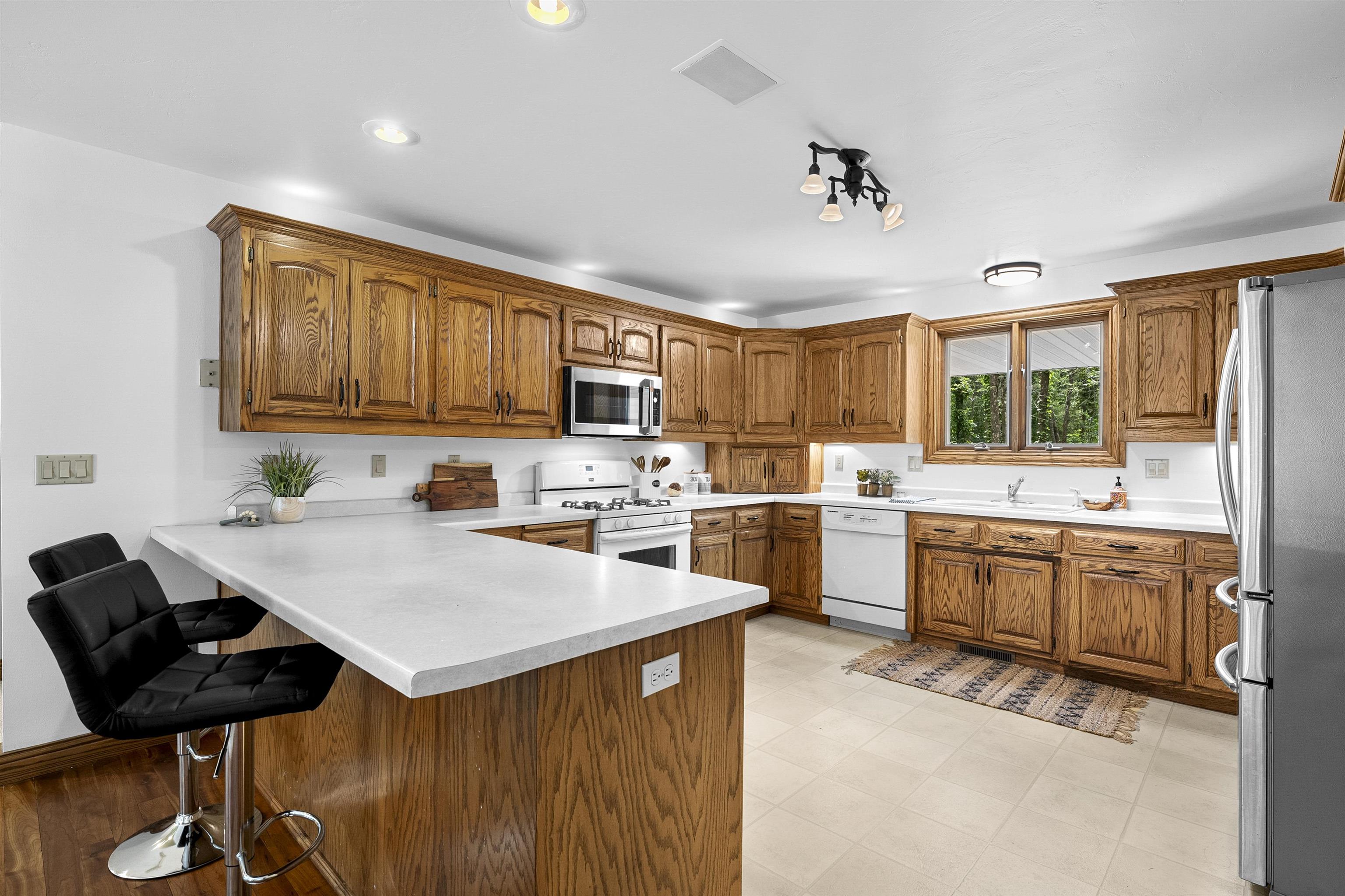 SUAMICO, Wisconsin, 54173, United States, 3 Bedrooms Bedrooms, ,4 BathroomsBathrooms,Residential,For Sale,1911099