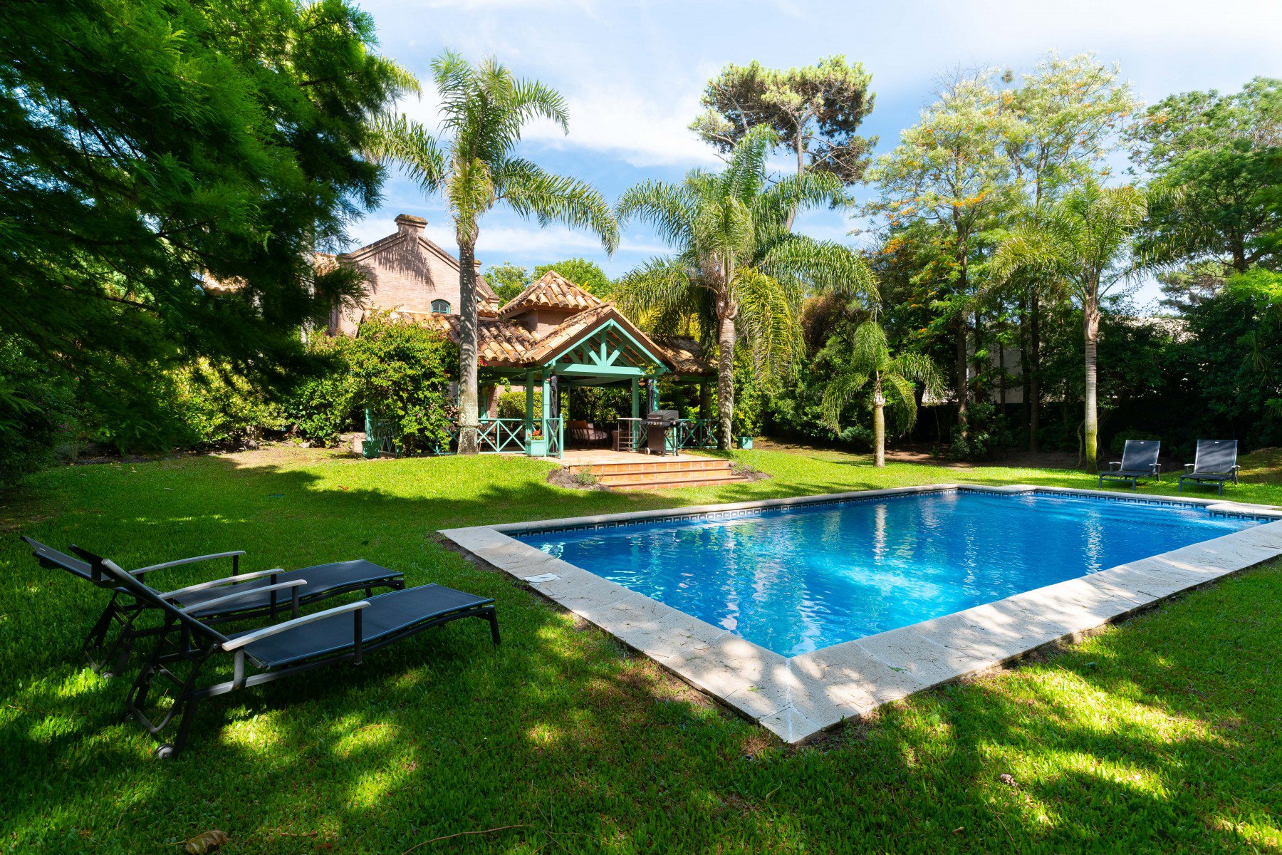  Spacious Family House with 4 Bedrooms and Full Service - 物件實景