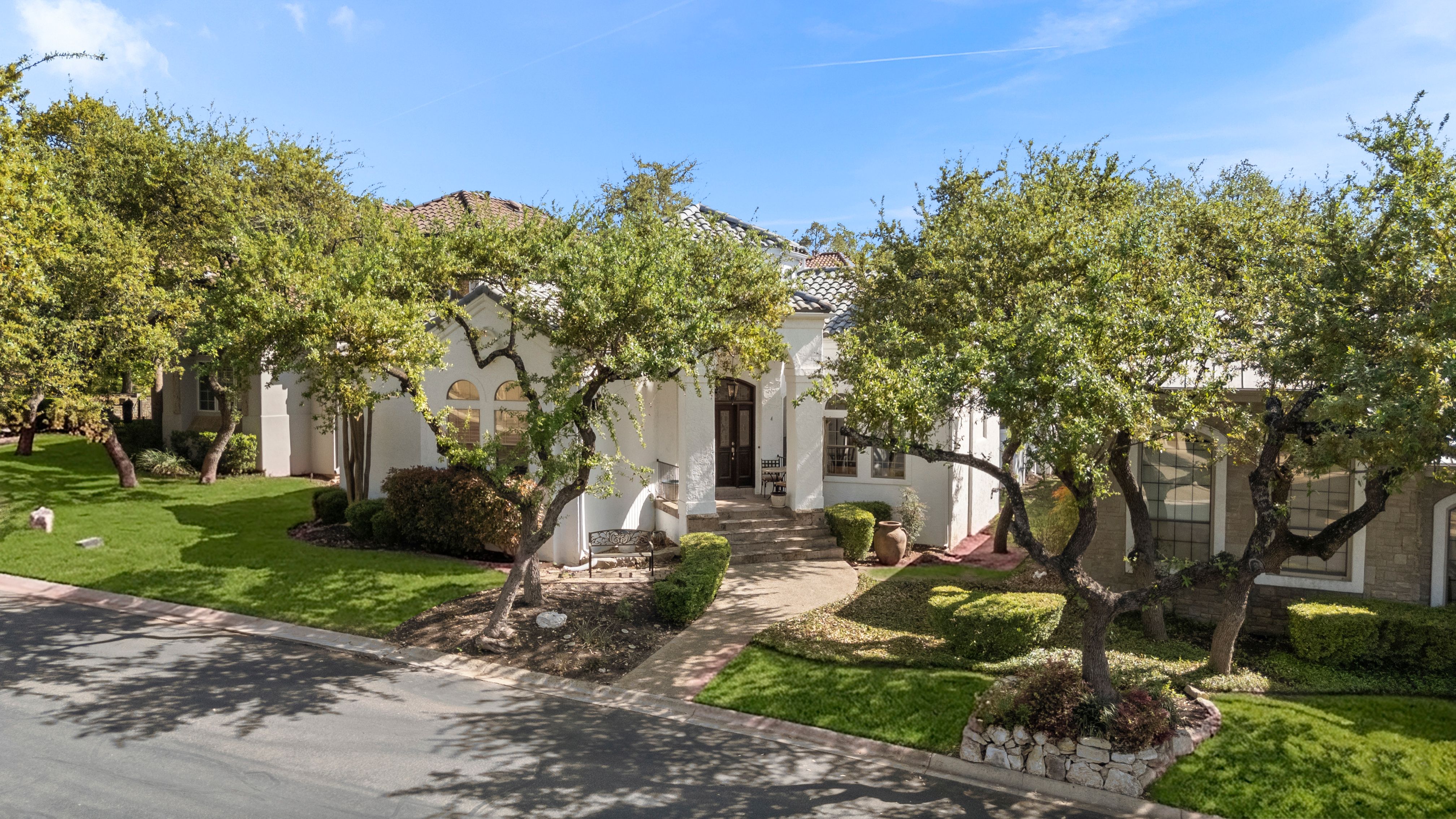  Updated Home with Captivating Interior Features - 物件實景