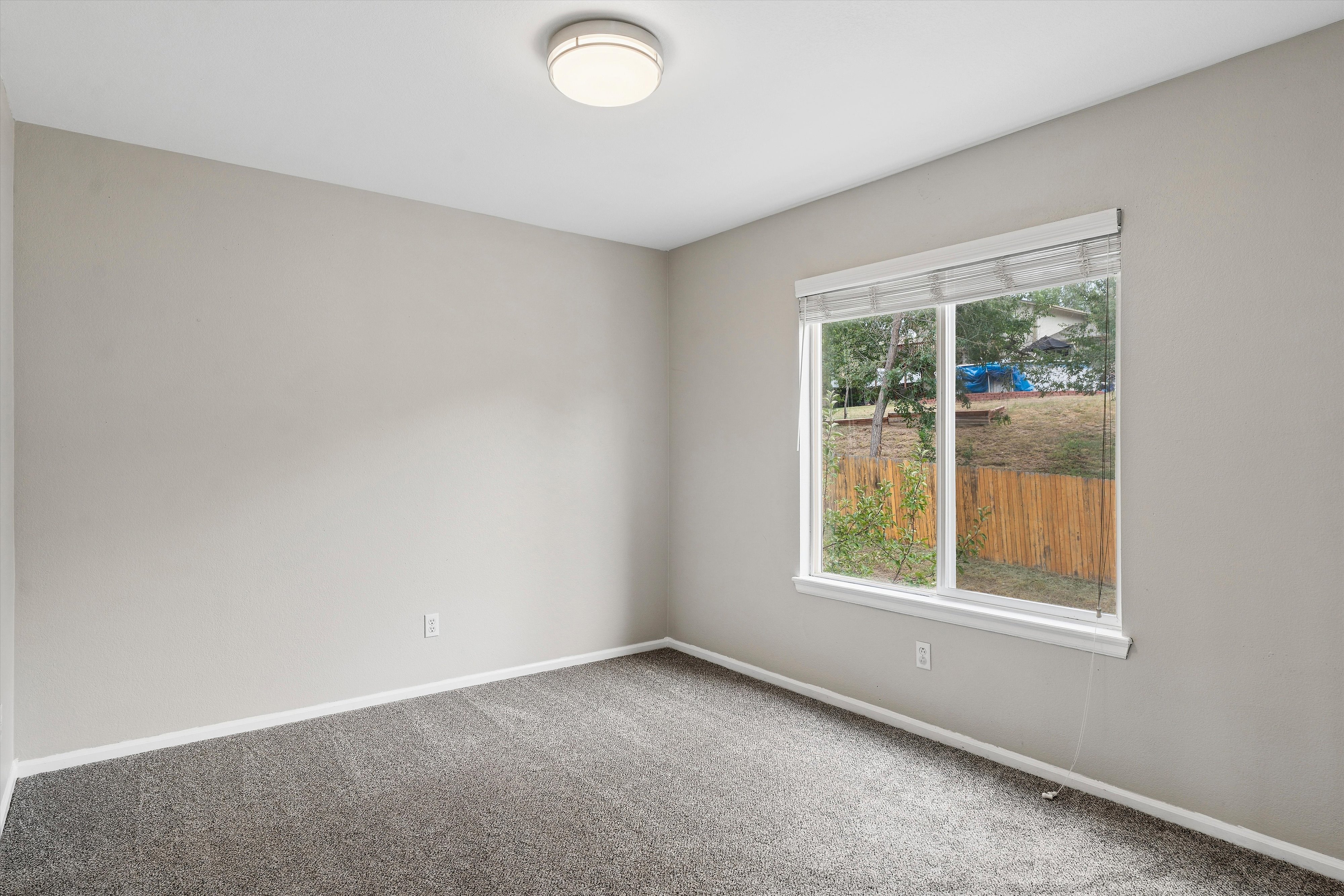 Beautifully maintained three-level townhome - 物件實景