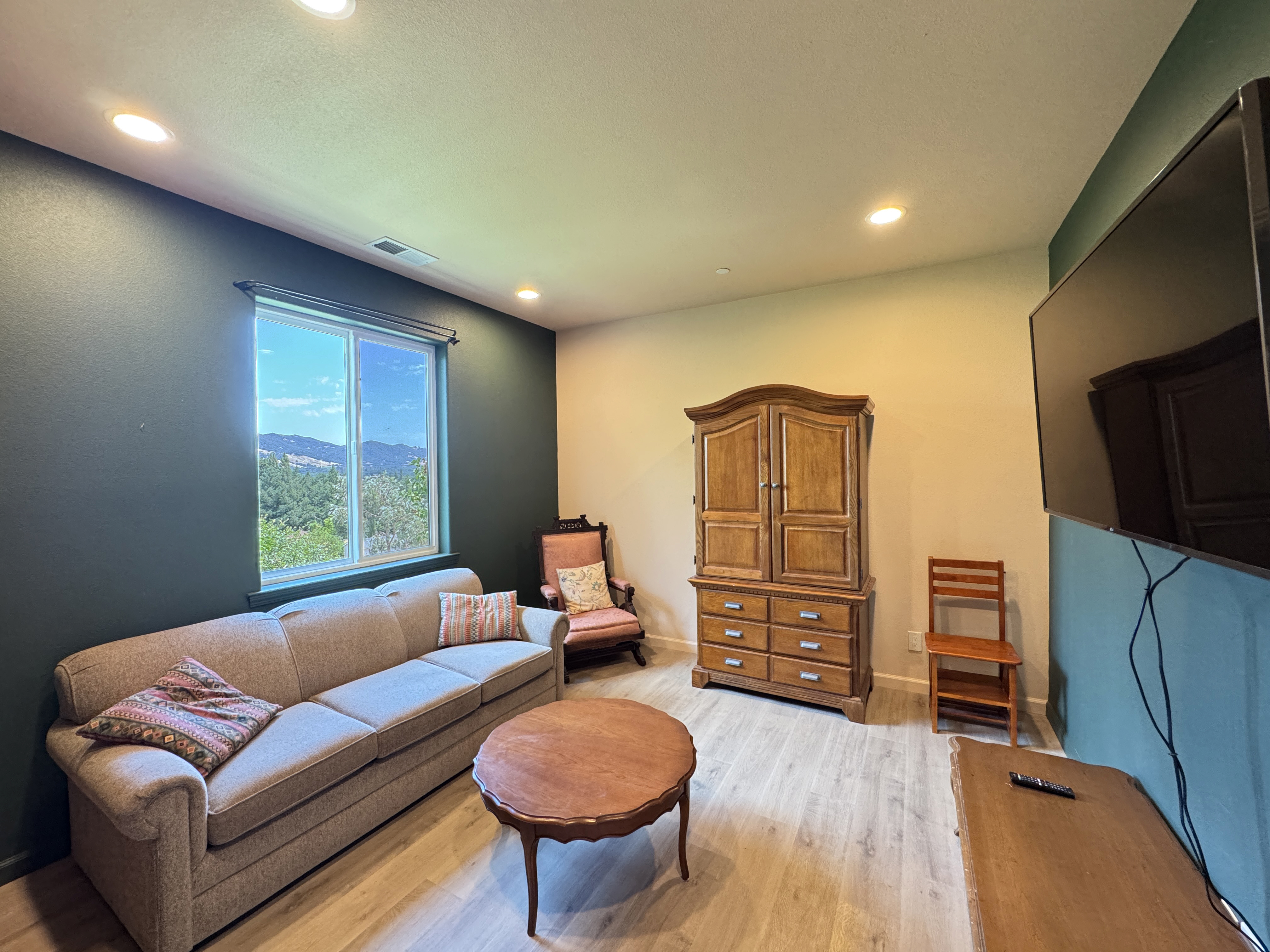 Redwood Valley, California, 95470, United States, 3 Bedrooms Bedrooms, ,3 BathroomsBathrooms,Residential,For Sale,1889817