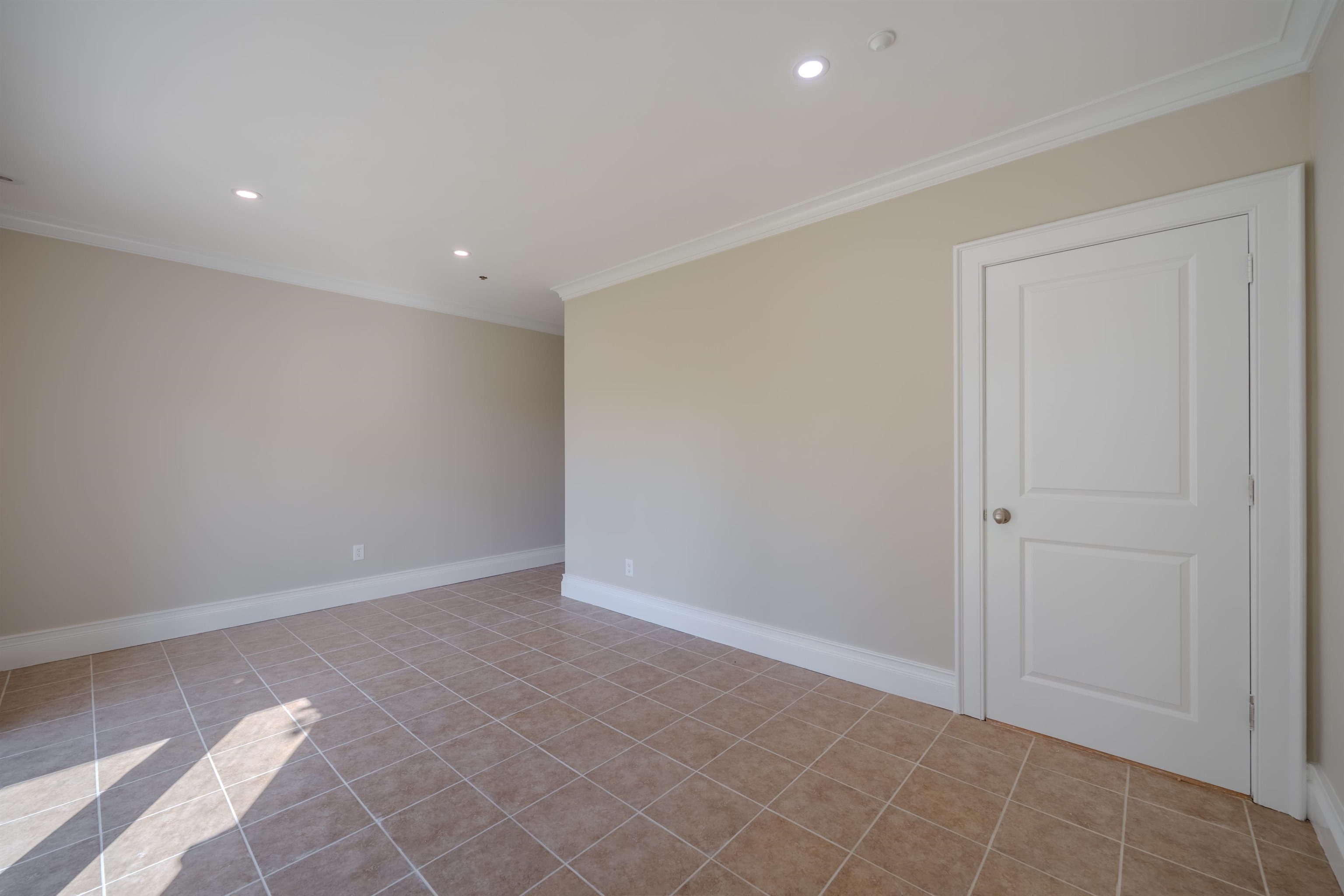 Manchester, New Hampshire, 03101, United States, 2 Bedrooms Bedrooms, ,1 BathroomBathrooms,Residential,For Sale,1933144