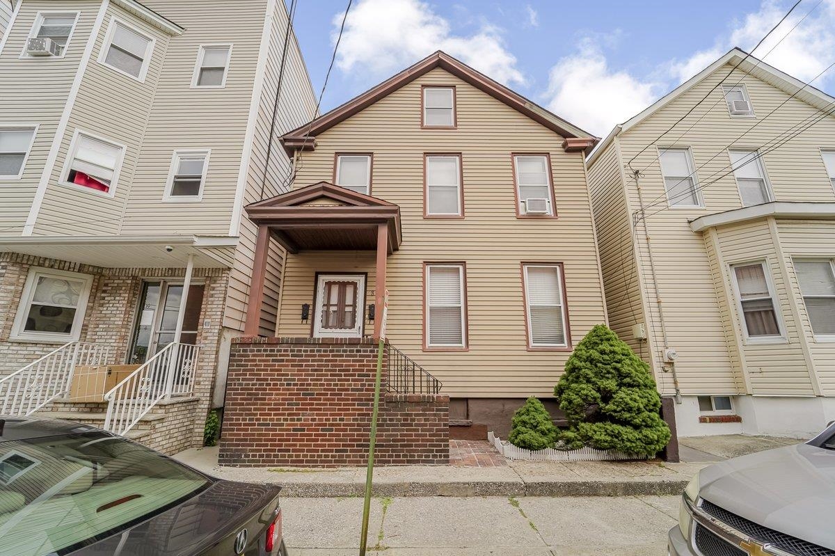 Kearny Town, New Jersey, 07032, United States, 4 Bedrooms Bedrooms, ,2 BathroomsBathrooms,Residential,For Sale,1956980