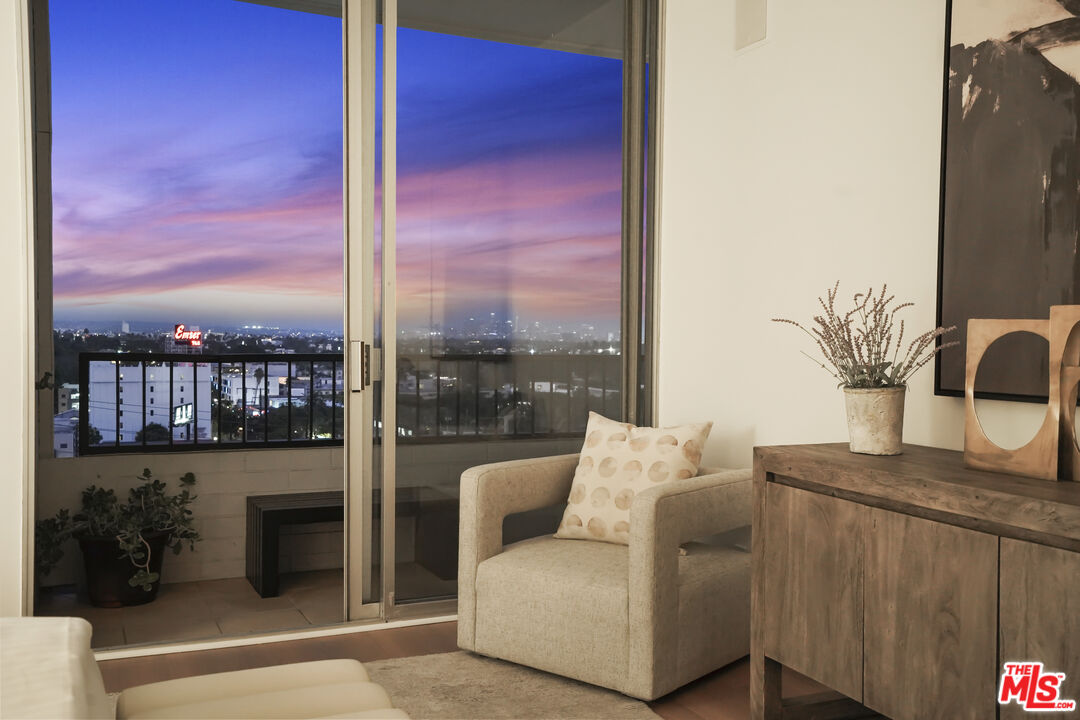 West Hollywood, California, 90069, United States, 2 Bedrooms Bedrooms, ,2 BathroomsBathrooms,Residential,For Sale,1910905