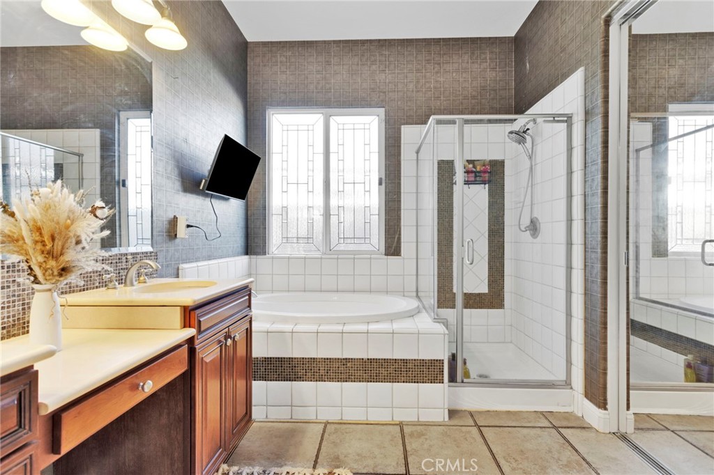 Hesperia, California, 92344, United States, 5 Bedrooms Bedrooms, ,4 BathroomsBathrooms,Residential,For Sale,2010754