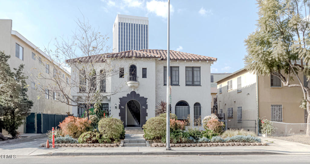 Los Angeles, California, 90036, United States, ,Residential,For Sale,1730001