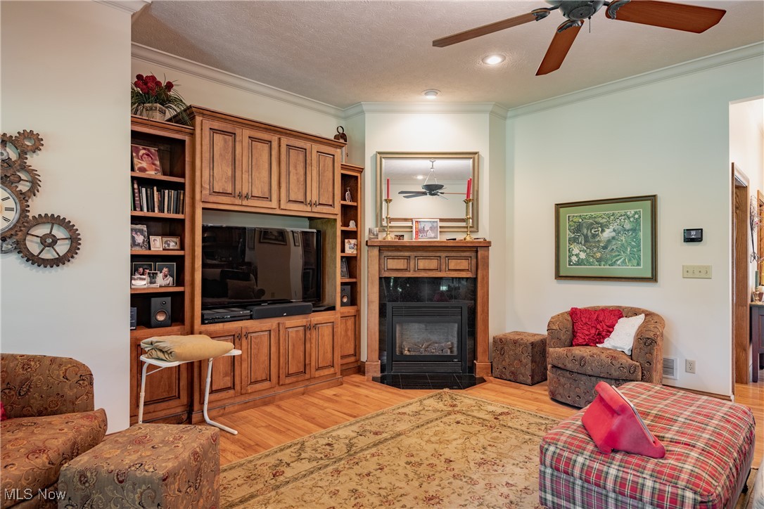 Vienna, West Virginia, 26105, United States, 4 Bedrooms Bedrooms, ,3 BathroomsBathrooms,Residential,For Sale,1902591